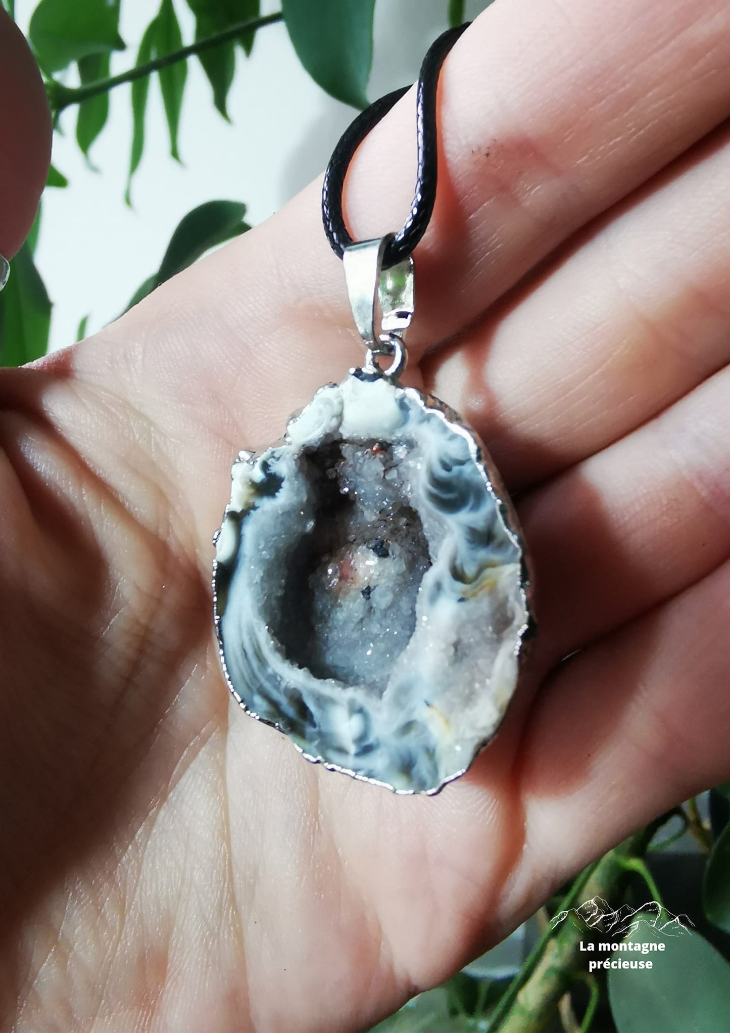 Pendentif en mini géode d'Agate