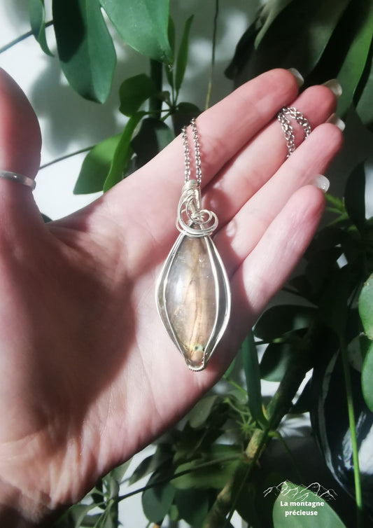 Pendentif en labradorite dorée