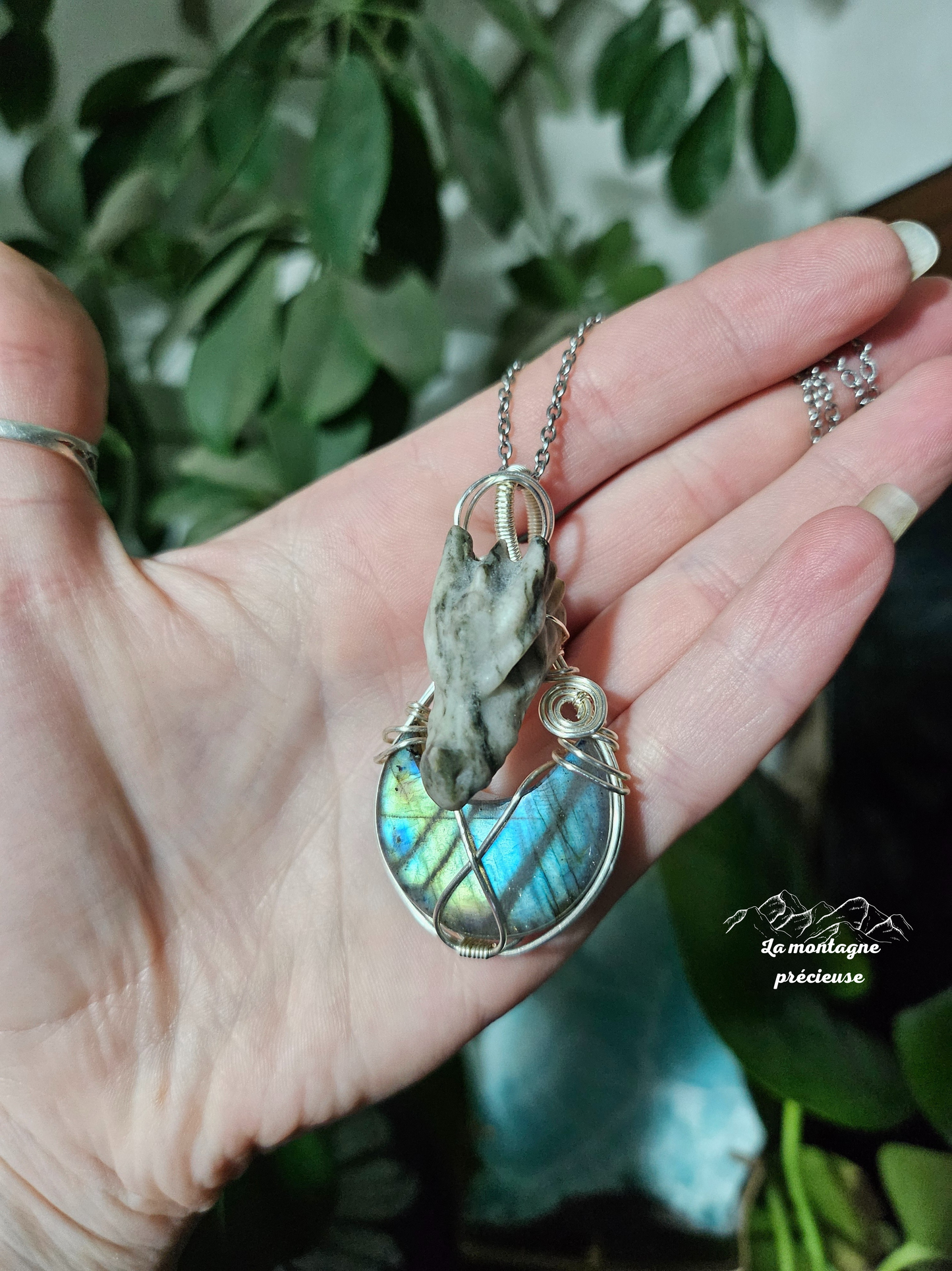 Pendentif dragon et lune