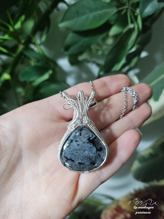 Pendentif en larvikite