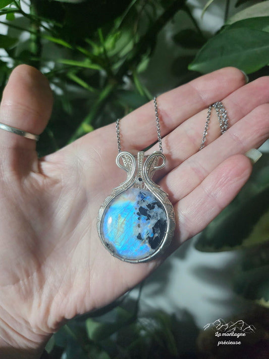 Pendentif écrin en pierre de lune et tourmaline