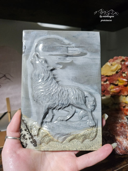Plaque sculpté avec loup en Jaspe paysage