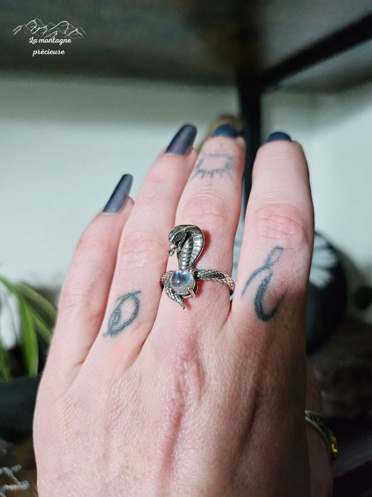 Bague serpent en pierre de lune