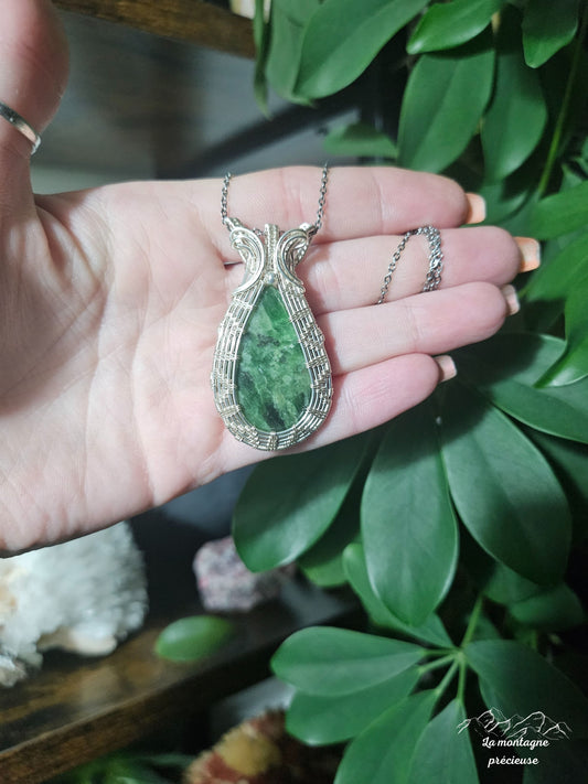 Pendentif écrin en Diopside