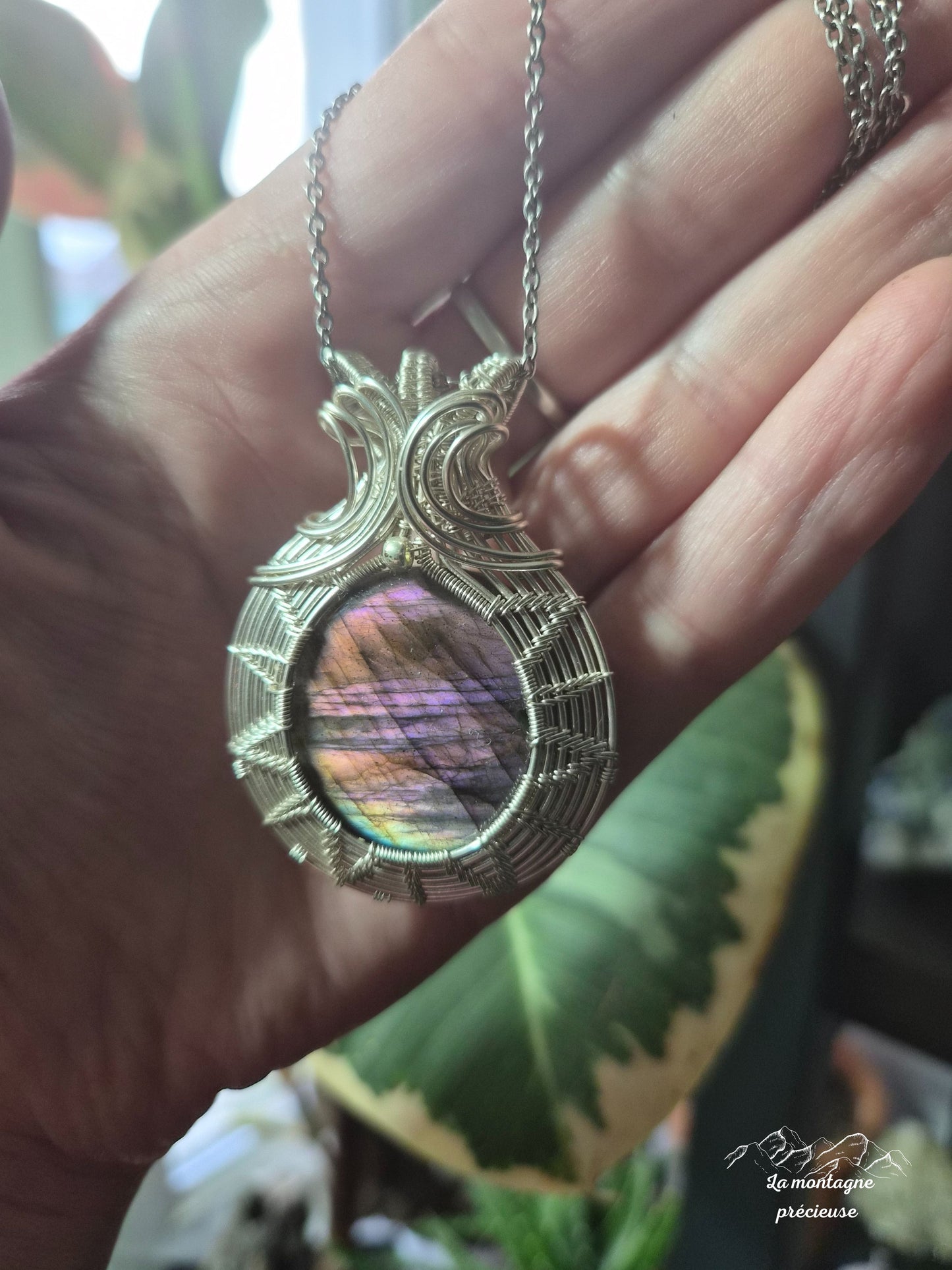 Pendentif écrin en labradorite violette