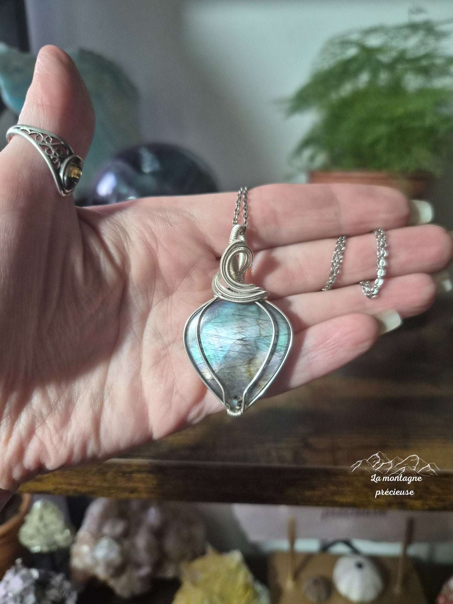 Pendentif en labradorite métallique
