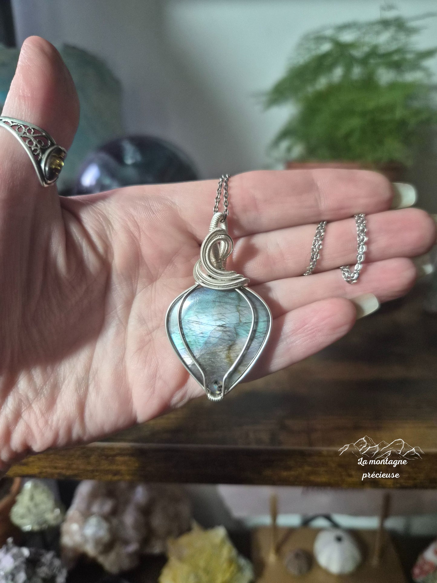 Pendentif en labradorite métallique