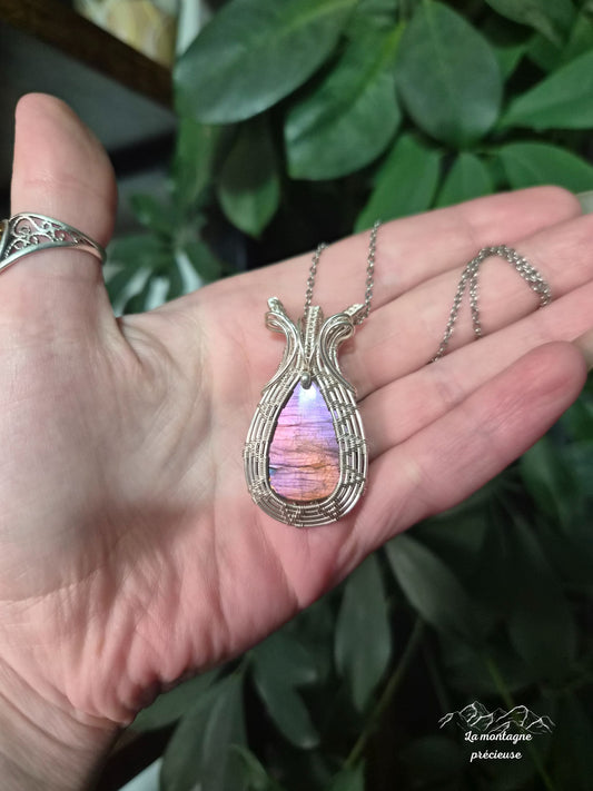 Pendentif écrin en labradorite rose/violette