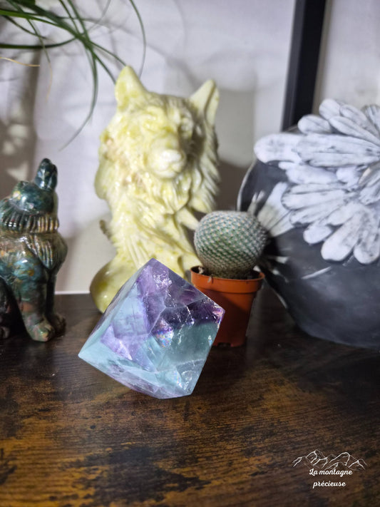 Cube en fluorite arc en ciel