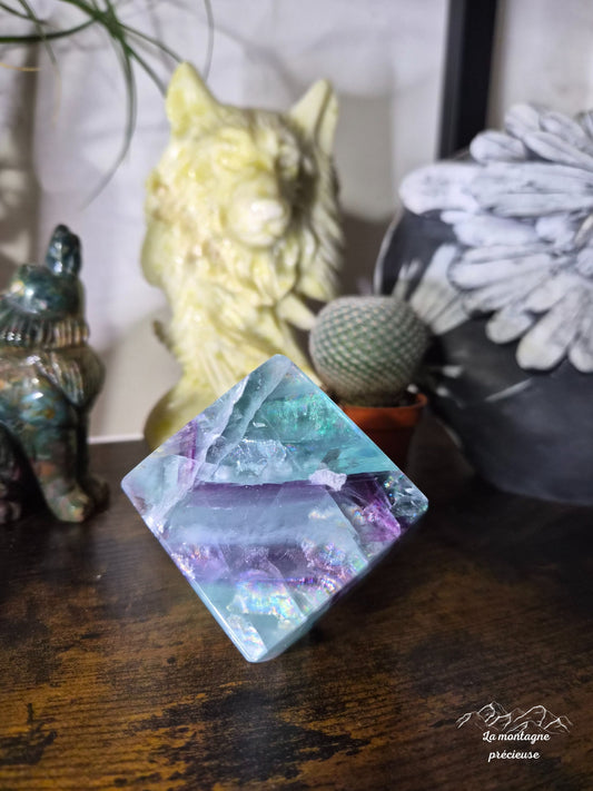 Cube en fluorite arc en ciel