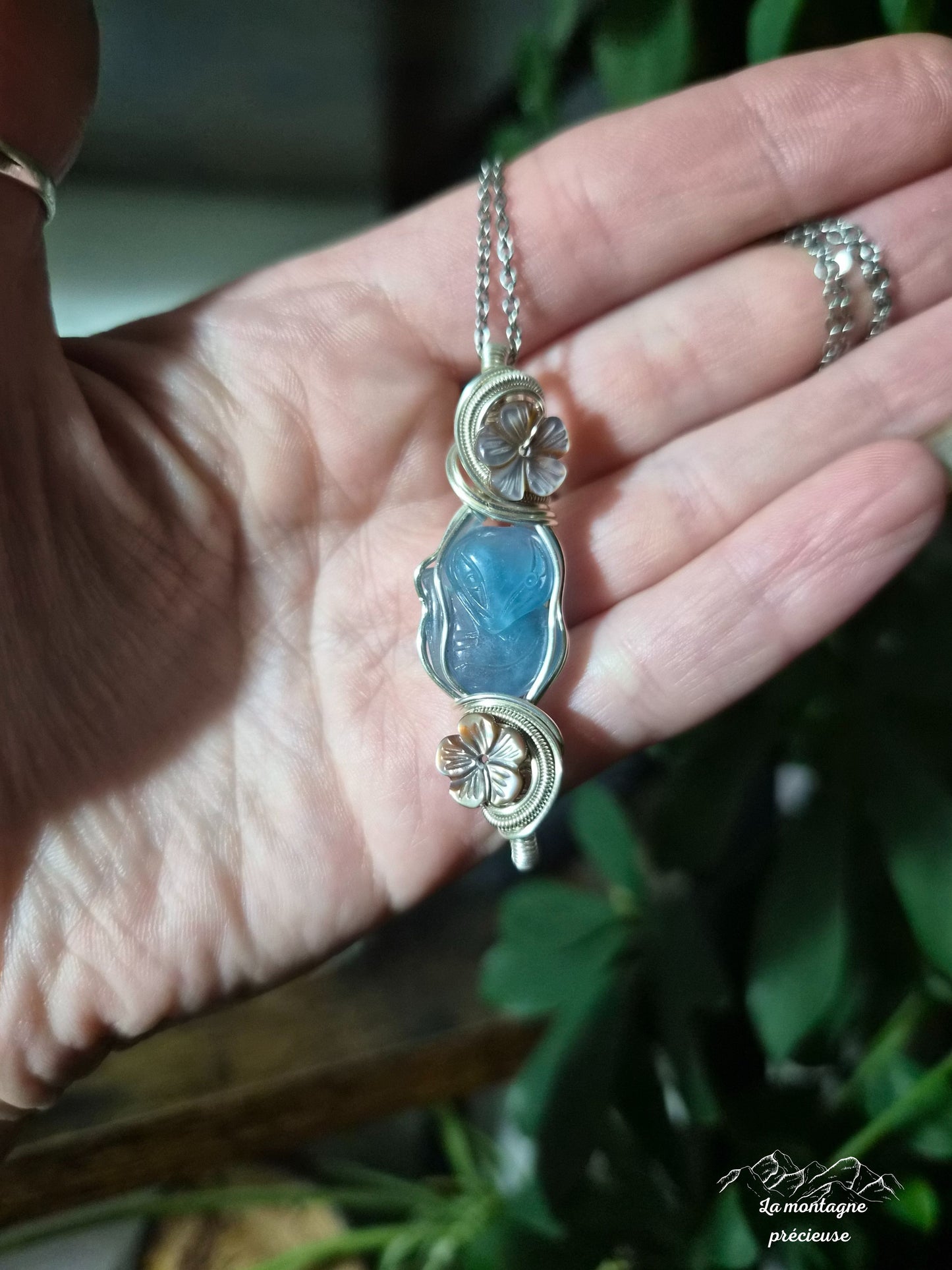 Pendentif kitsune en aiguë-marine