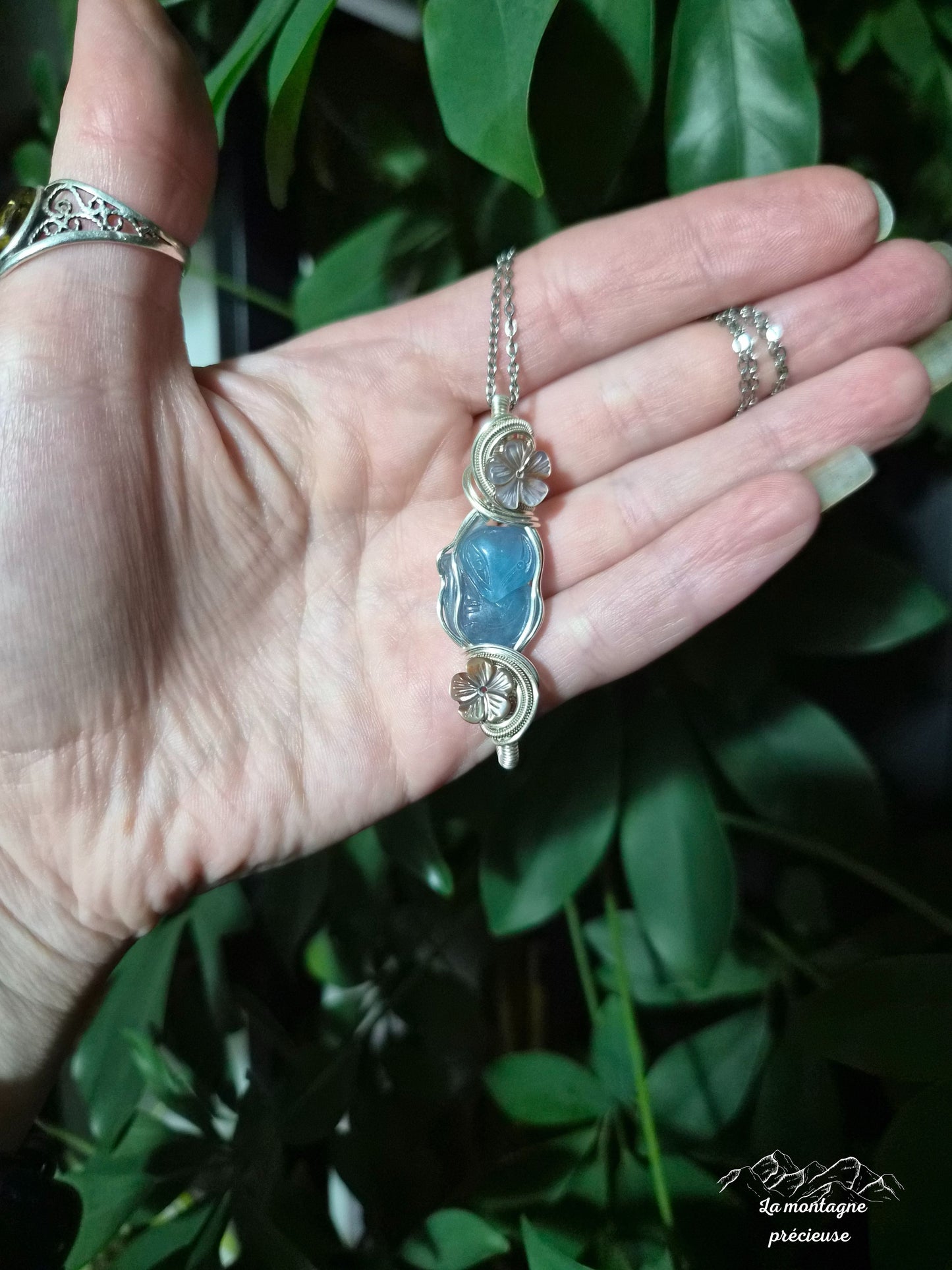 Pendentif kitsune en aiguë-marine