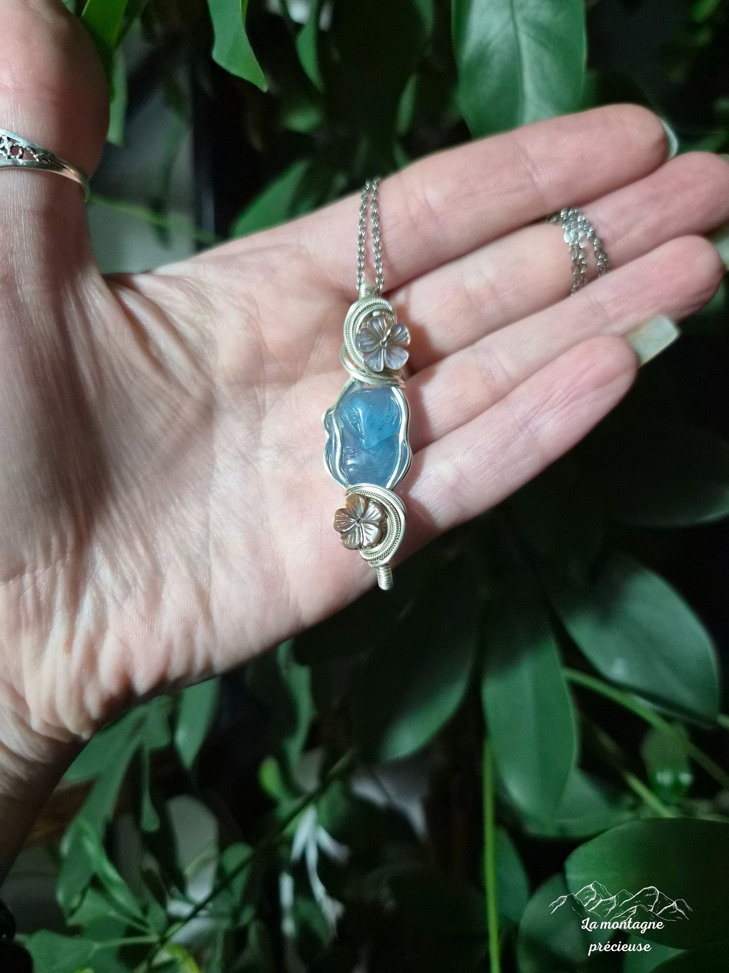 Pendentif kitsune en aiguë-marine