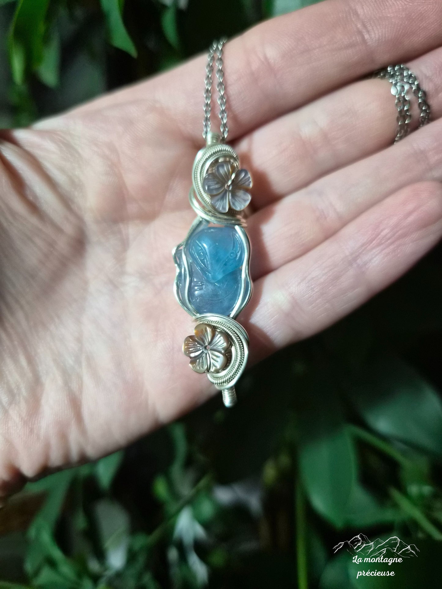 Pendentif kitsune en aiguë-marine