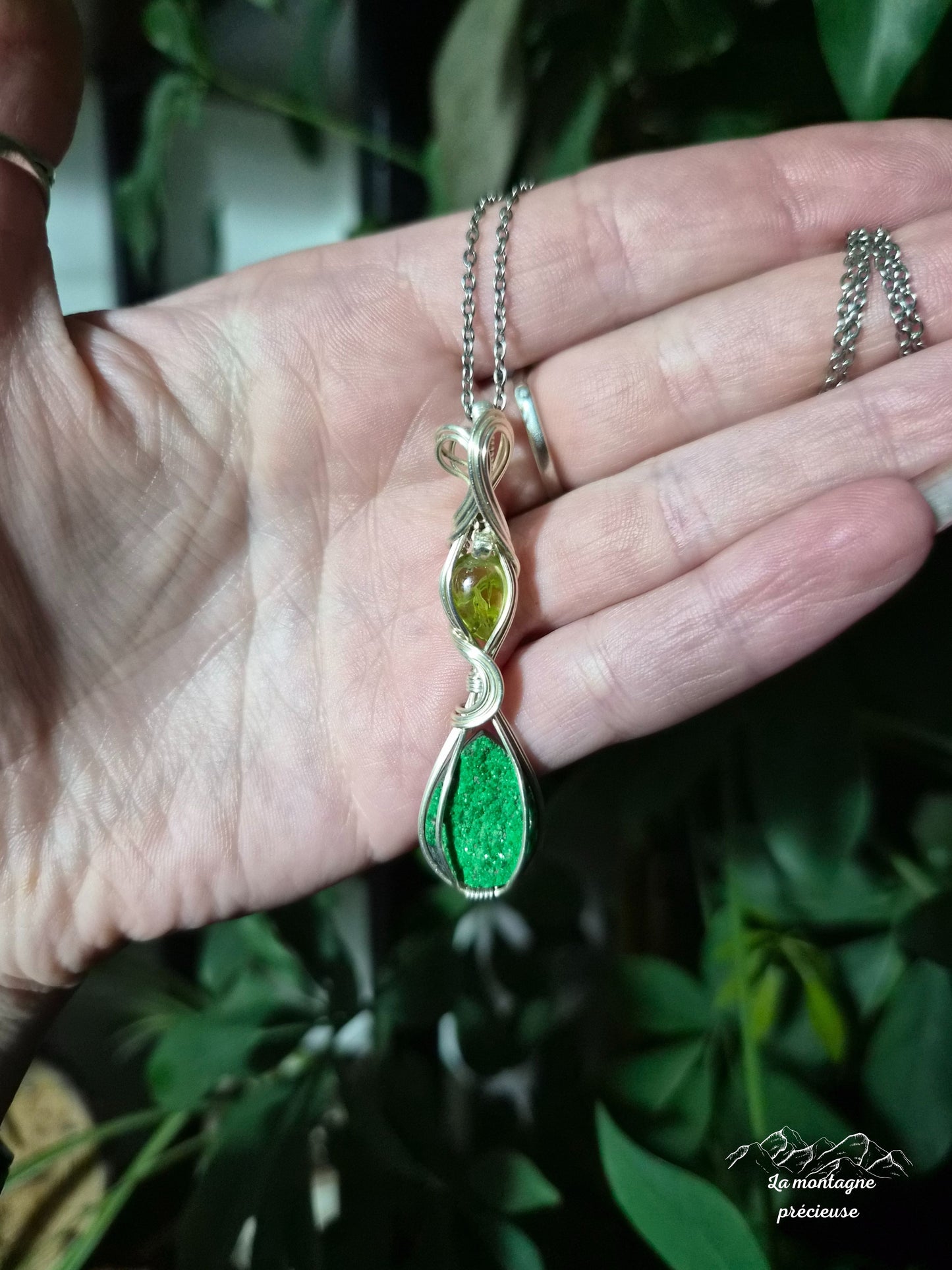 Pendentif en Grenat Uvarovite et Peridot