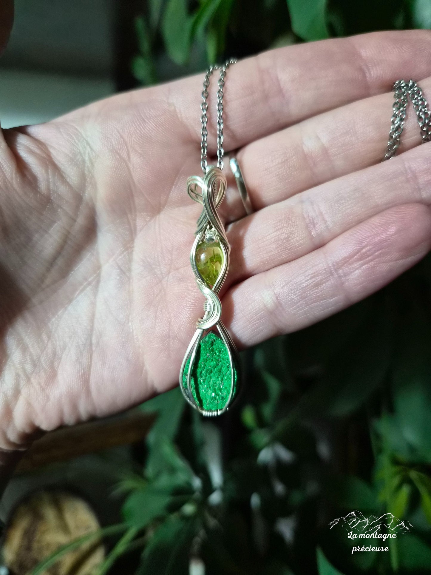 Pendentif en Grenat Uvarovite et Peridot
