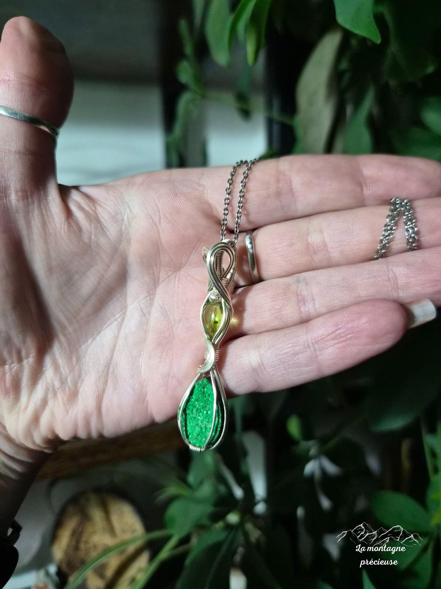 Pendentif en Grenat Uvarovite et Peridot