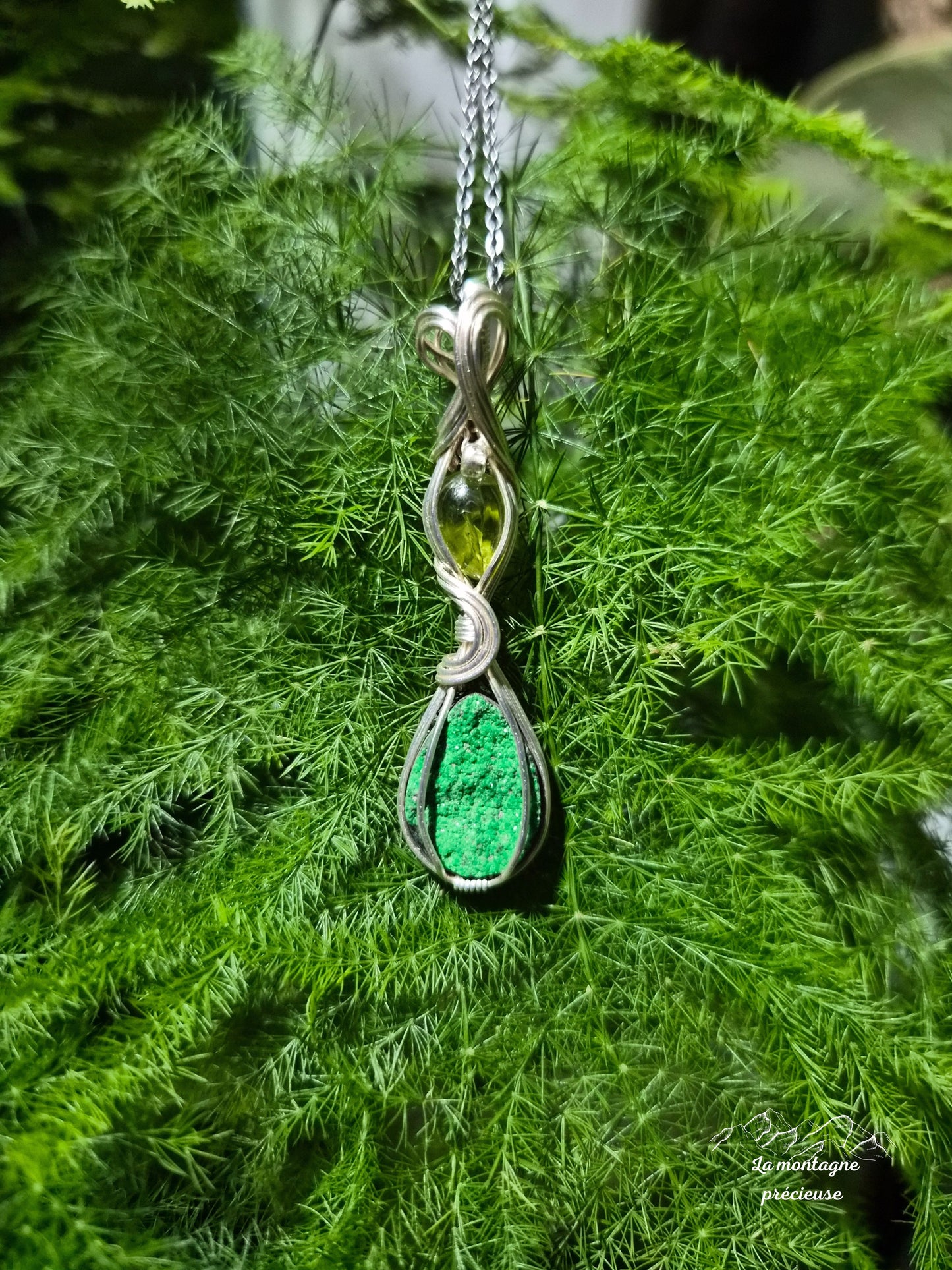 Pendentif en Grenat Uvarovite et Peridot