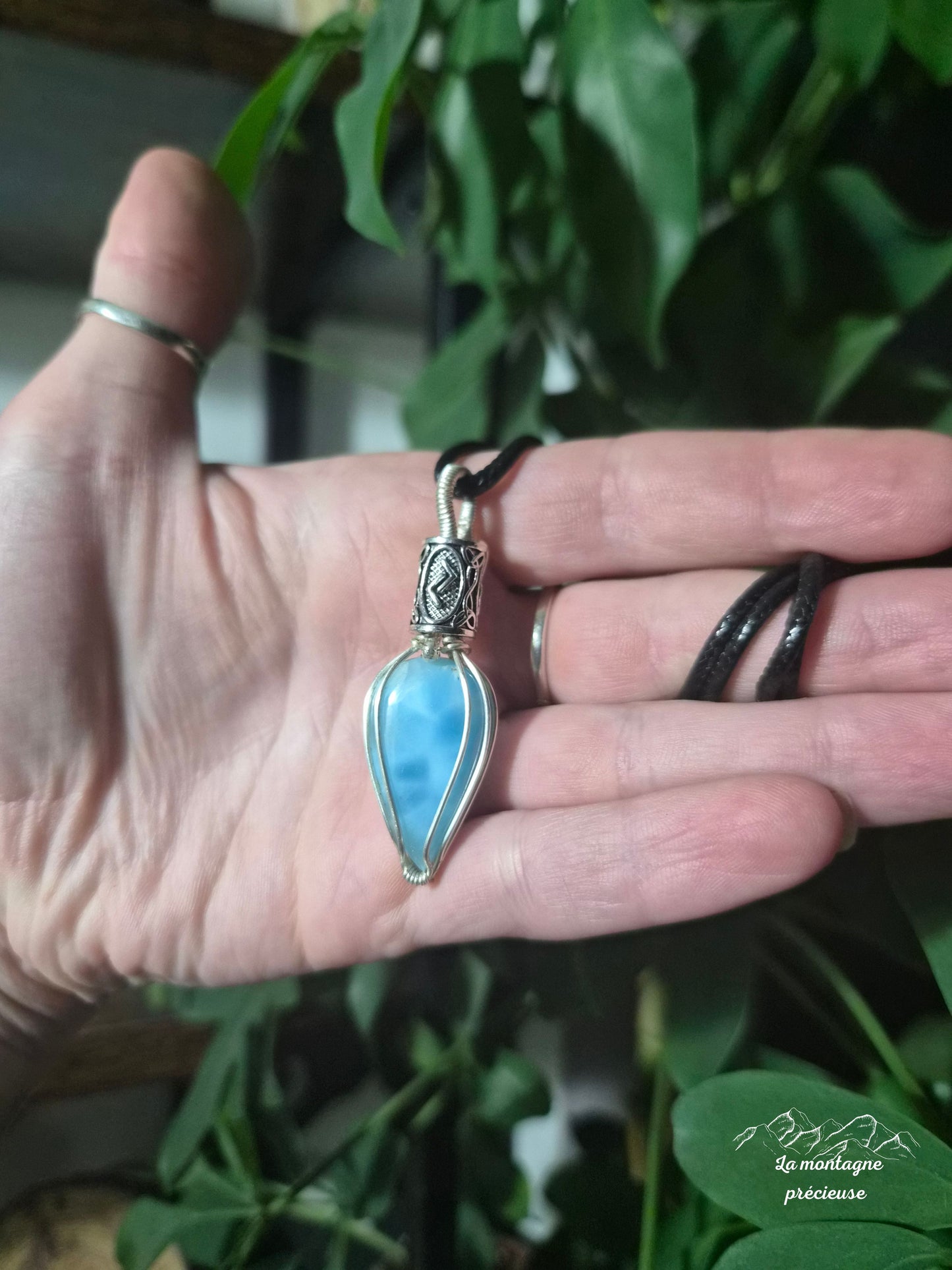 Pendentif "Souffle Céleste" en larimar