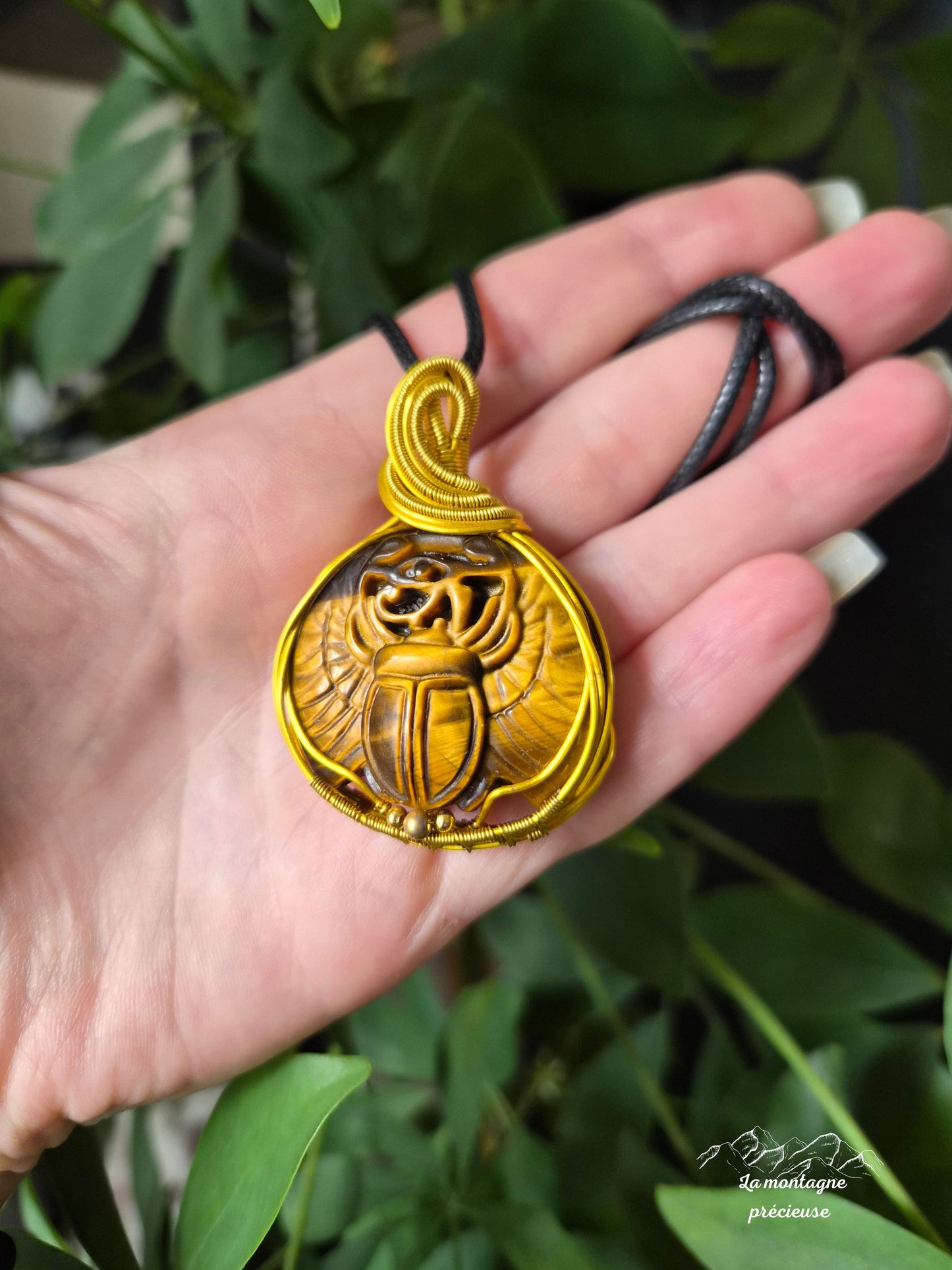 Pendentif " L’Héritage de Khepri " en œil du tigre