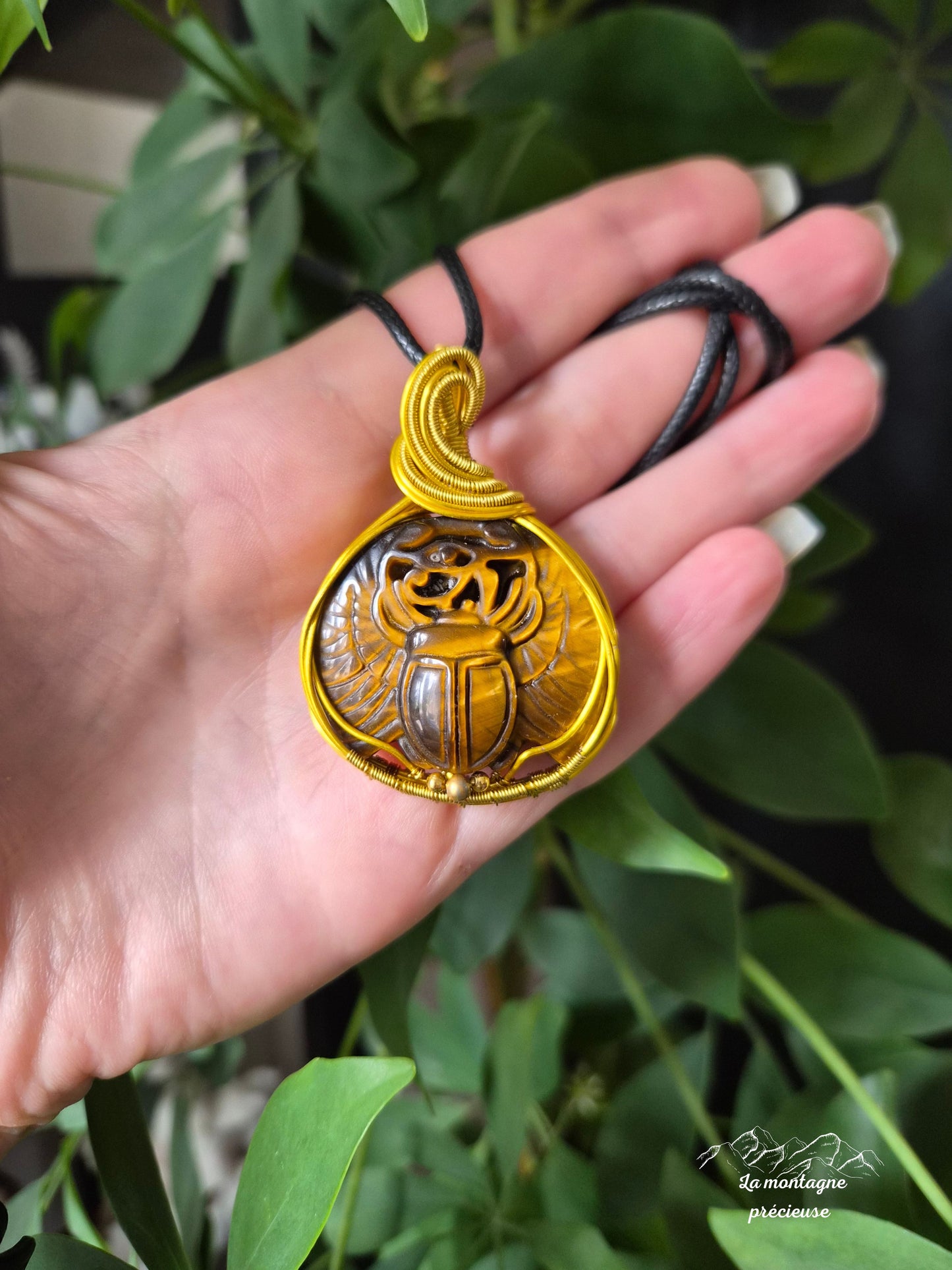 Pendentif " L’Héritage de Khepri " en œil du tigre