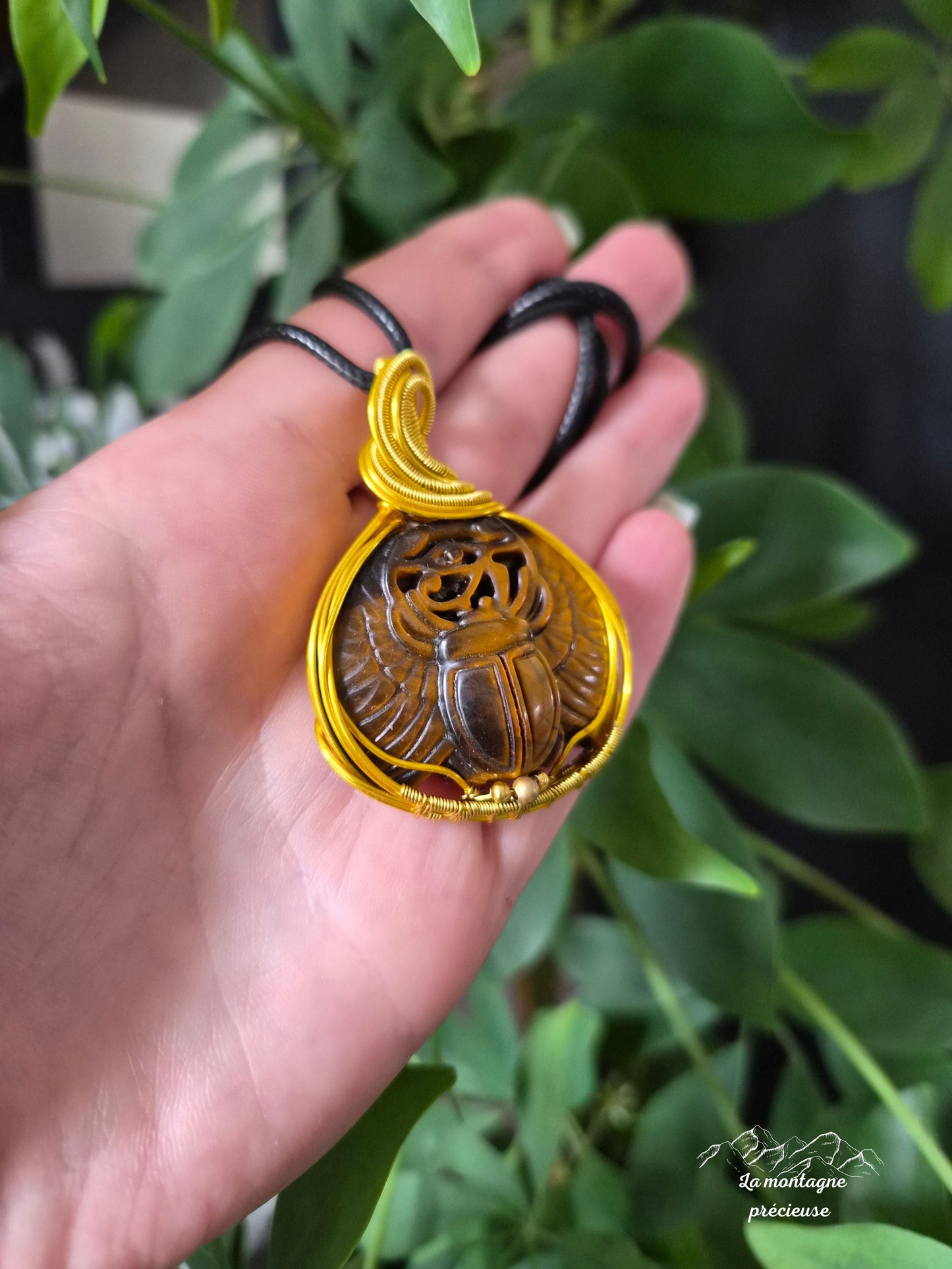 Pendentif " L’Héritage de Khepri " en œil du tigre