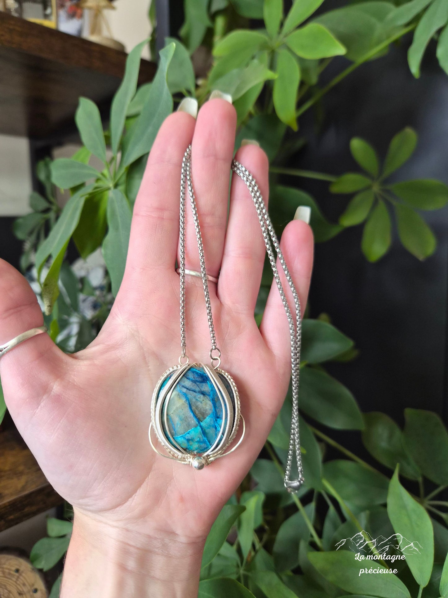 Collier "L’Âme de Eaux" en Shattuckite