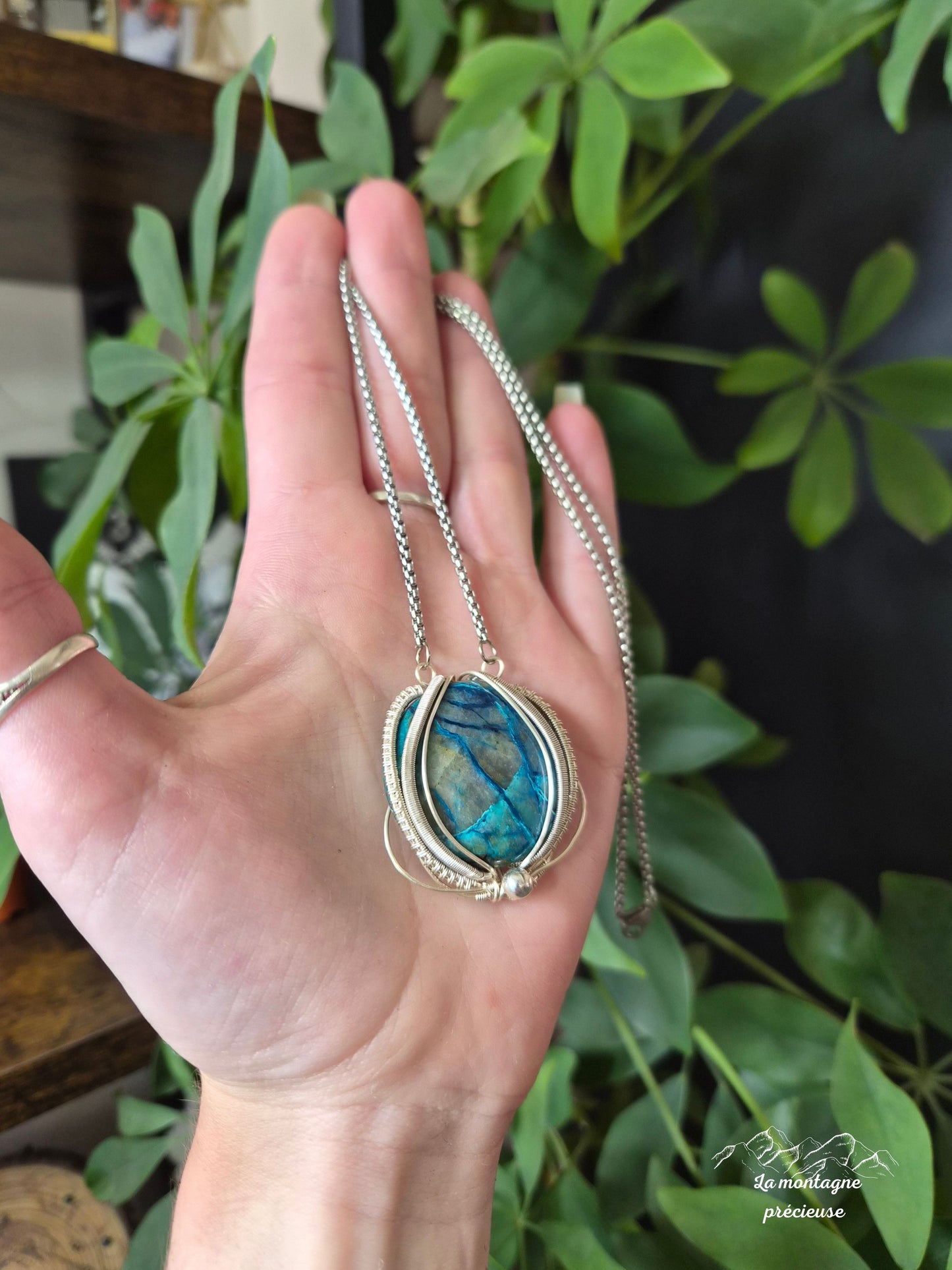 Collier "L’Âme de Eaux" en Shattuckite