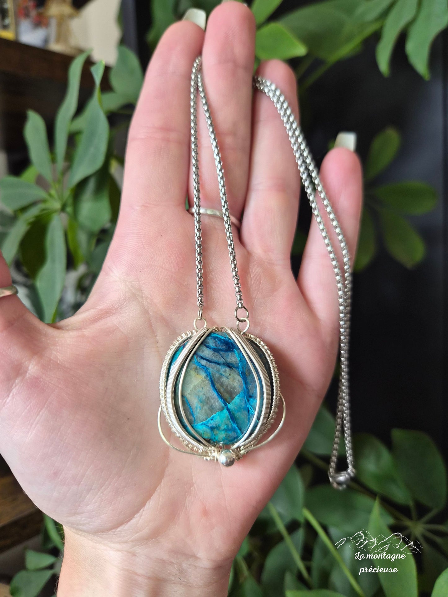 Collier "L’Âme de Eaux" en Shattuckite