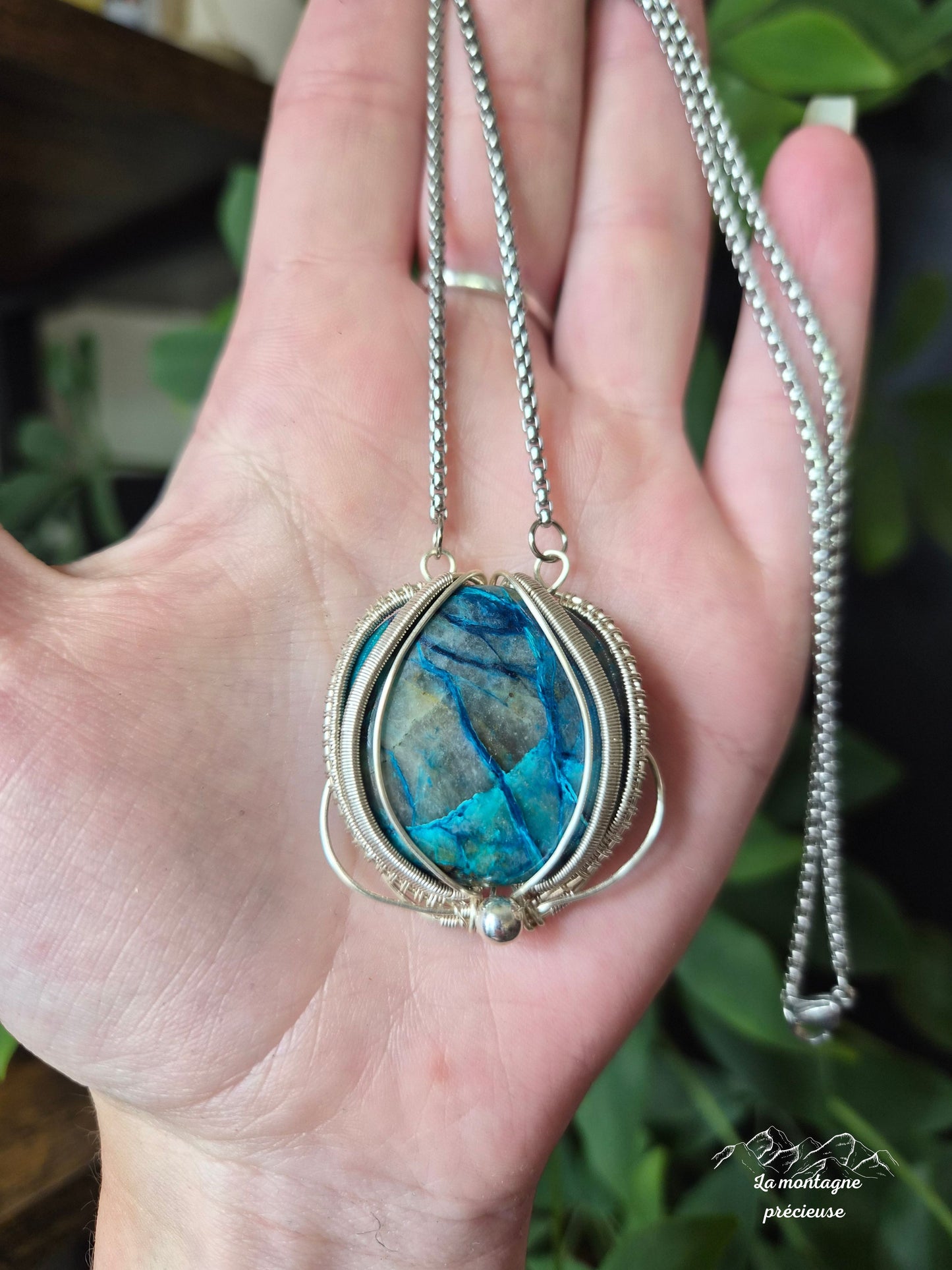 Collier "L’Âme de Eaux" en Shattuckite