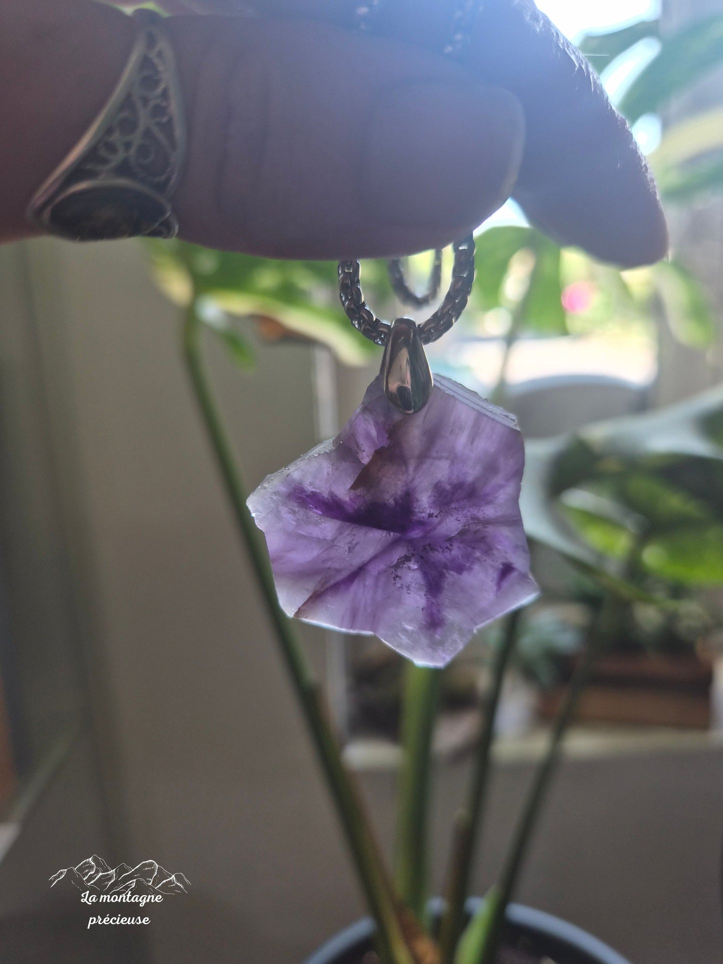 Pendentif "Étoile pourpre" en améthyste trapiche