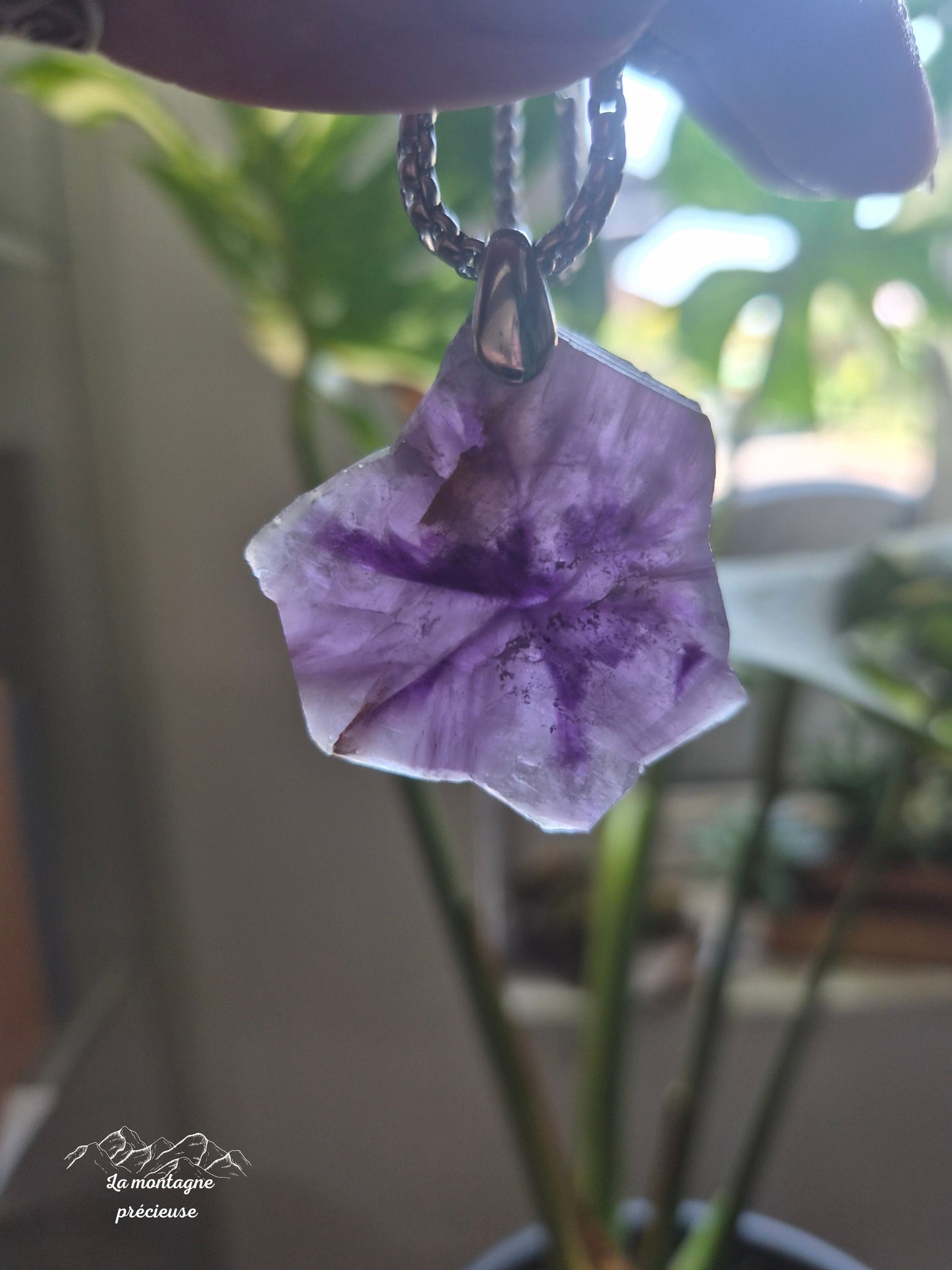 Pendentif "Étoile pourpre" en améthyste trapiche