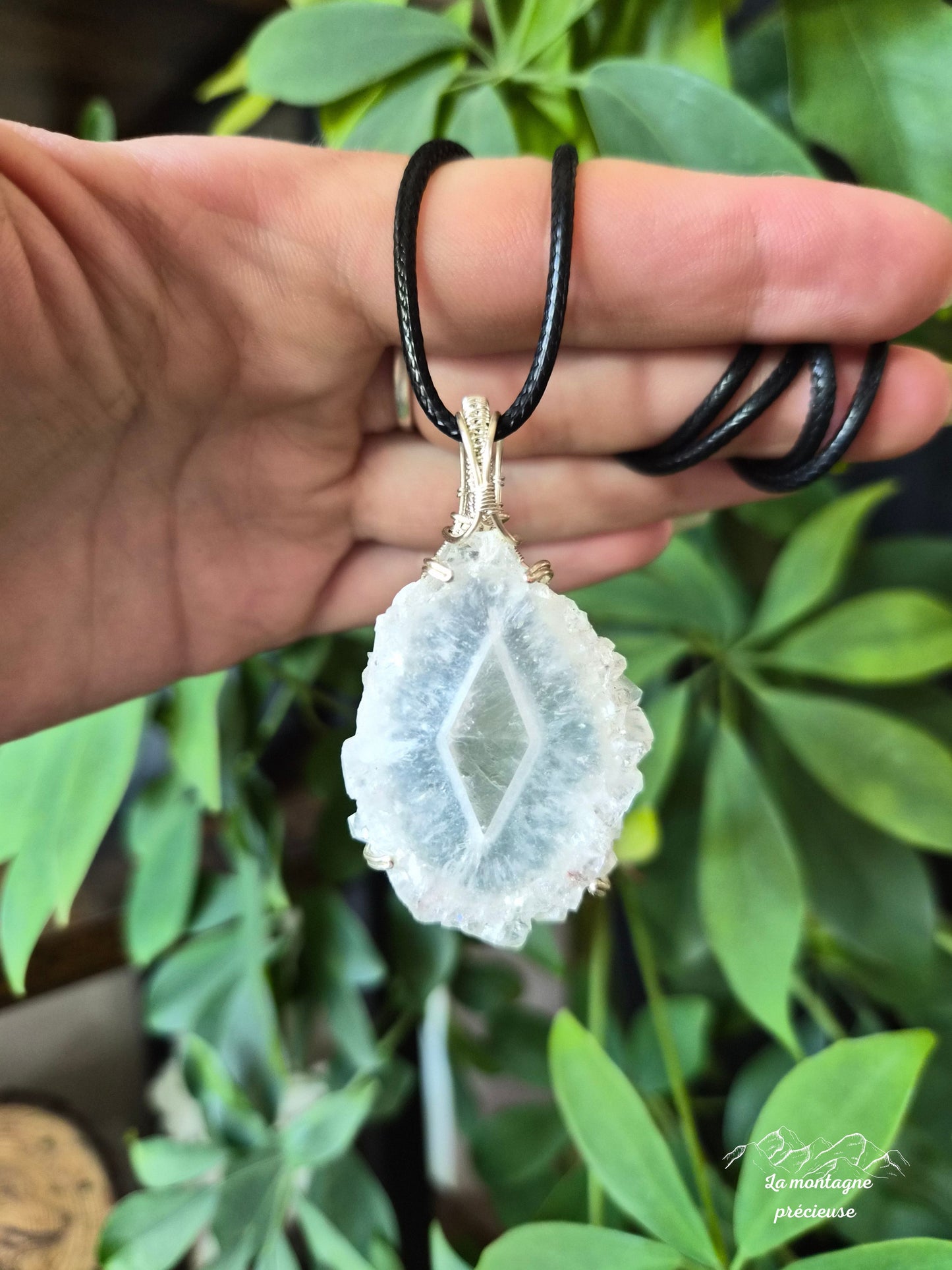 Pendentif " Éclat Originel " en Quartz solaire
