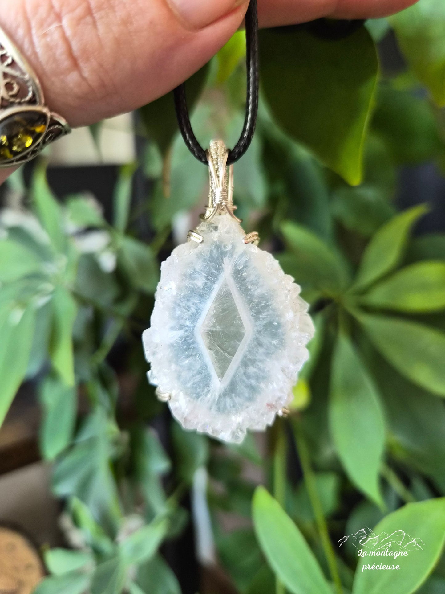 Pendentif " Éclat Originel " en Quartz solaire