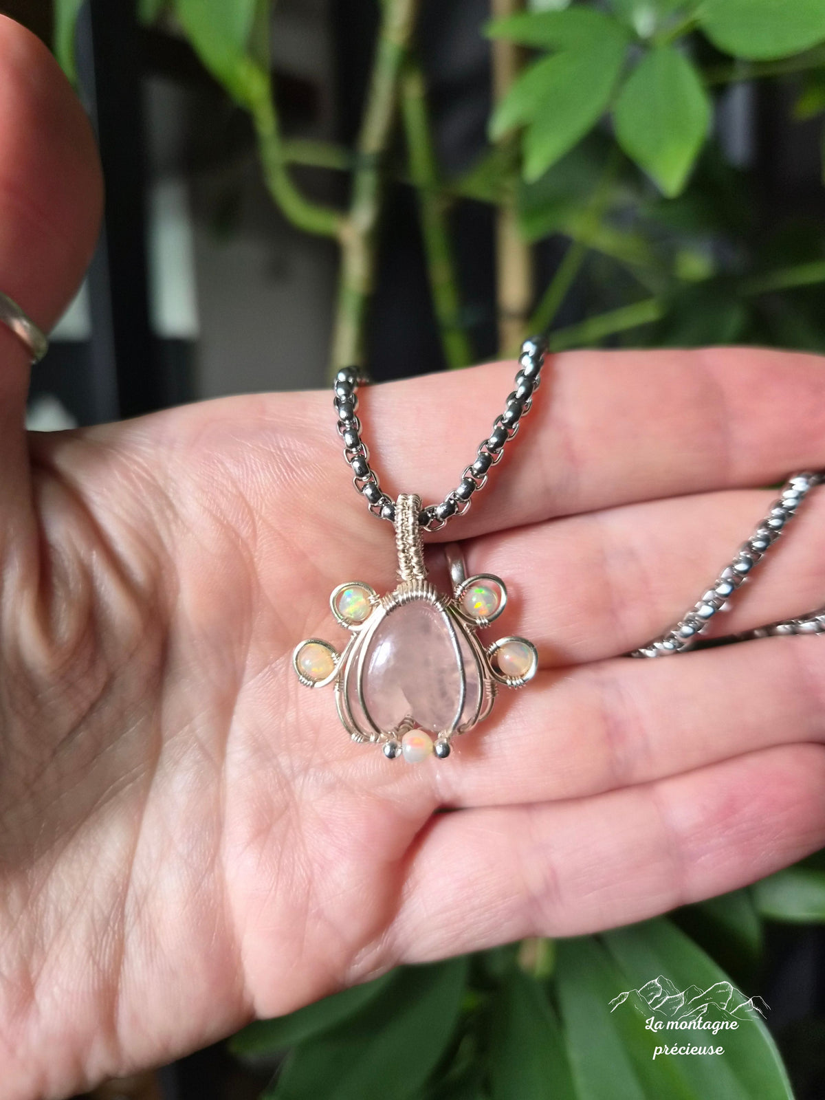Pendentif " Empreinte de Tendresse " en quartz rose
