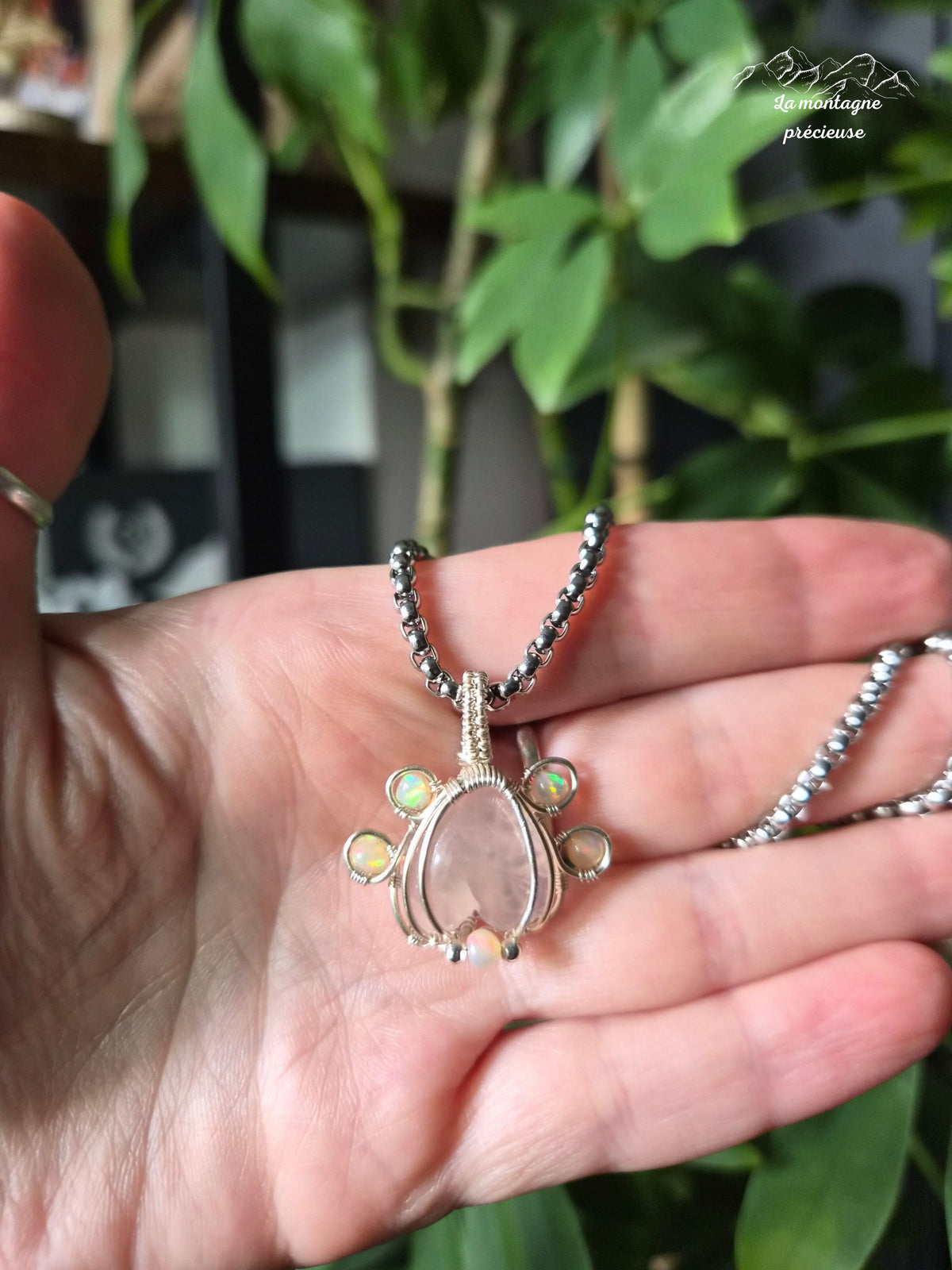Pendentif " Empreinte de Tendresse " en quartz rose