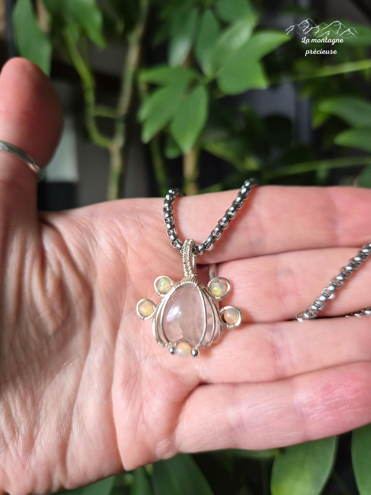 Pendentif " Empreinte de Tendresse " en quartz rose
