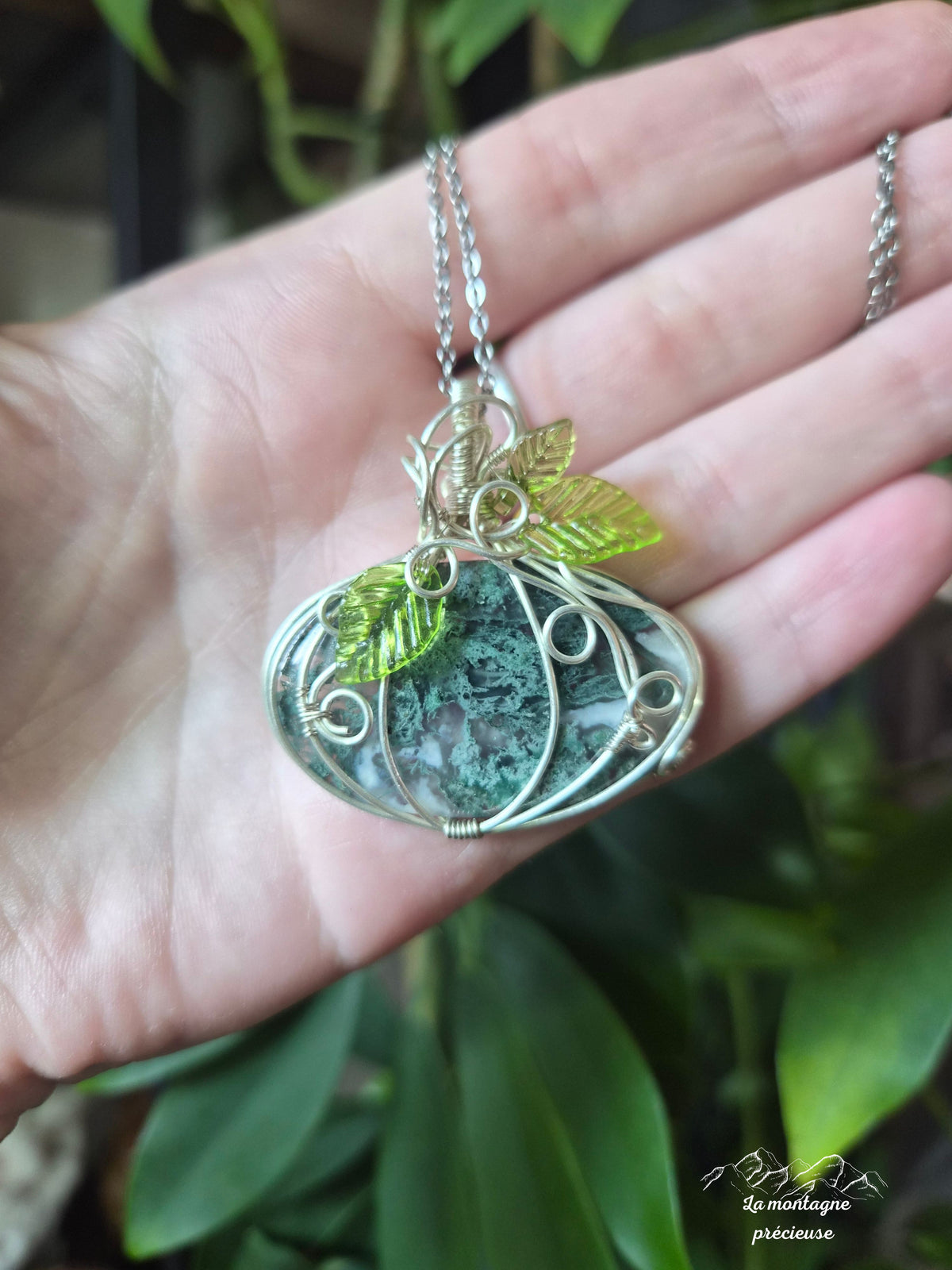 Pendentif " La Citrouille des Sous-Bois " en agate mousse