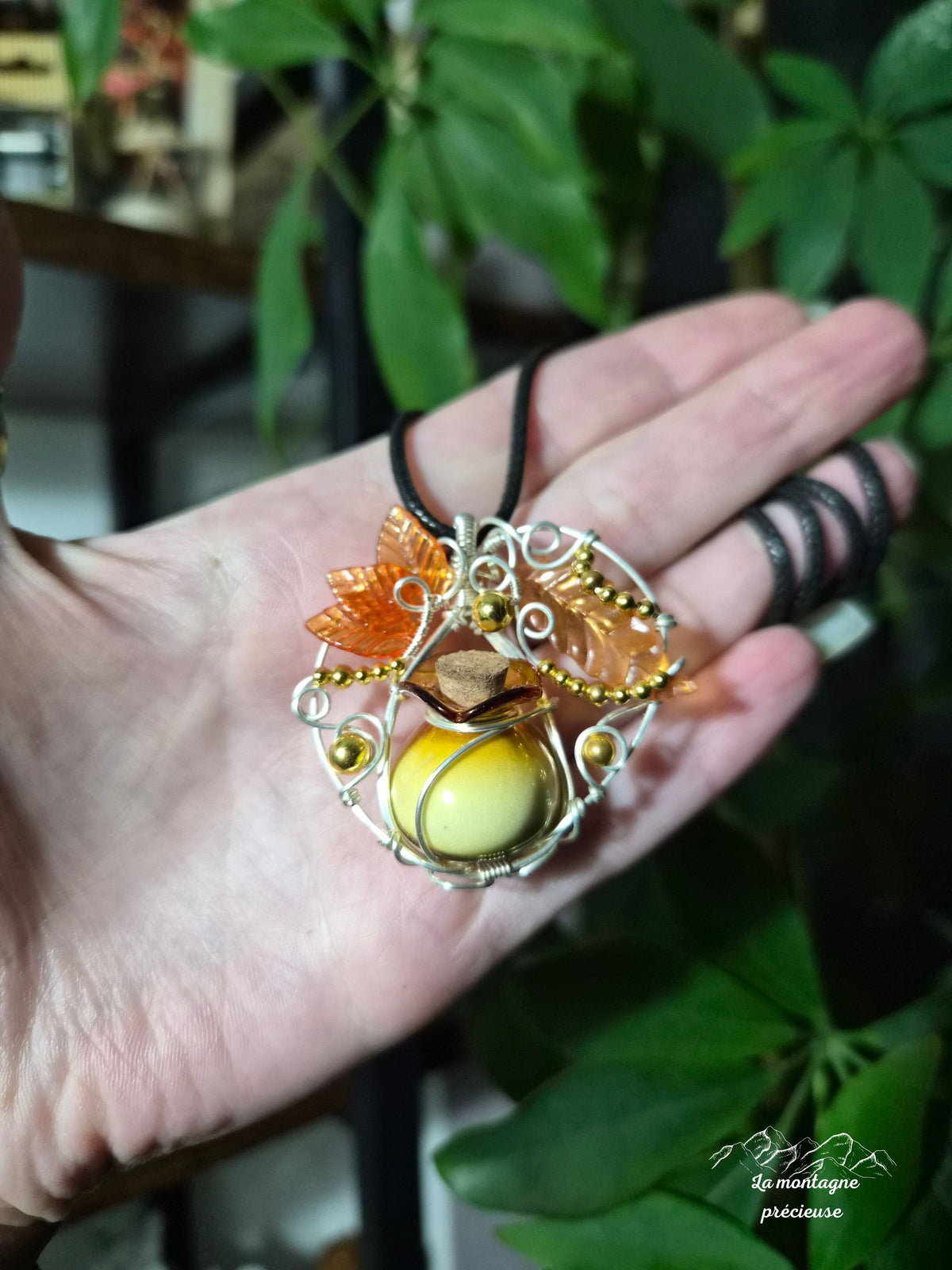 Pendentif "L'Élixir du Soleil d'Automne"