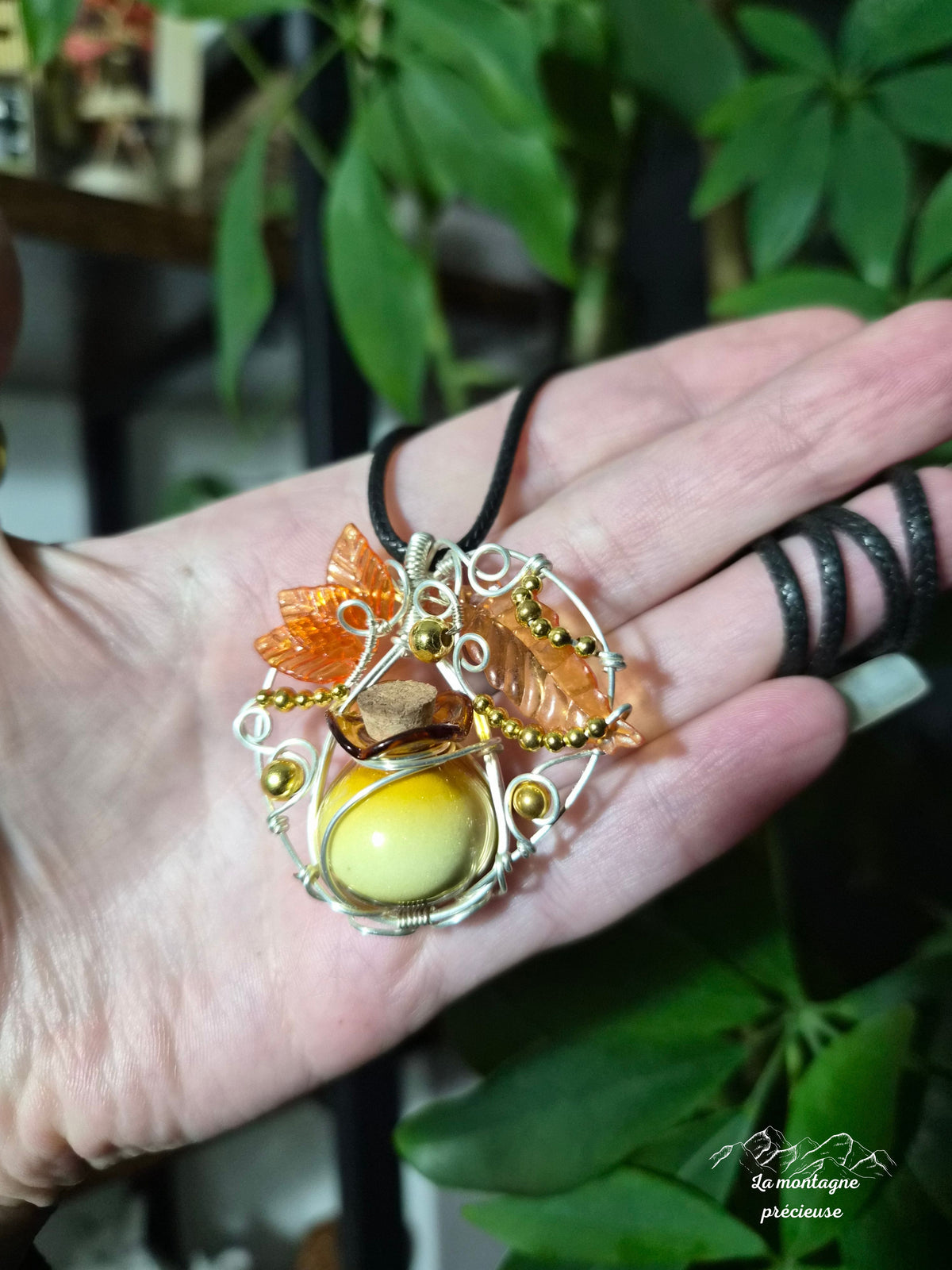 Pendentif "L'Élixir du Soleil d'Automne"