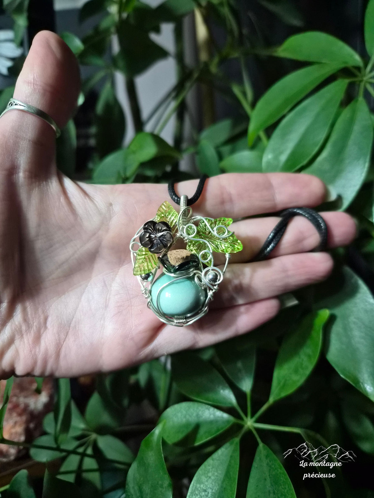 Pendentif "L'Élixir de la Rosée Éternelle"