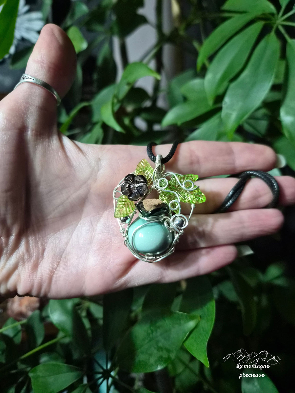 Pendentif "L'Élixir de la Rosée Éternelle"