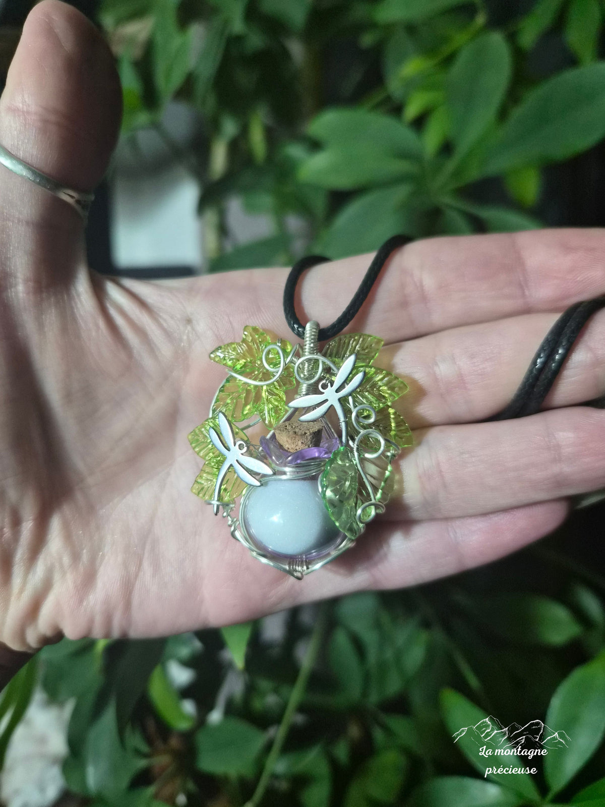Pendentif "L'Élixir des Libellules de Lune"