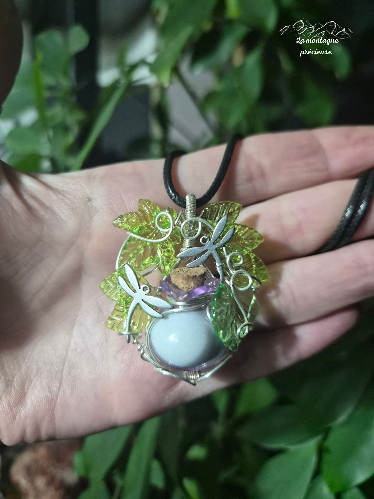 Pendentif "L'Élixir des Libellules de Lune"