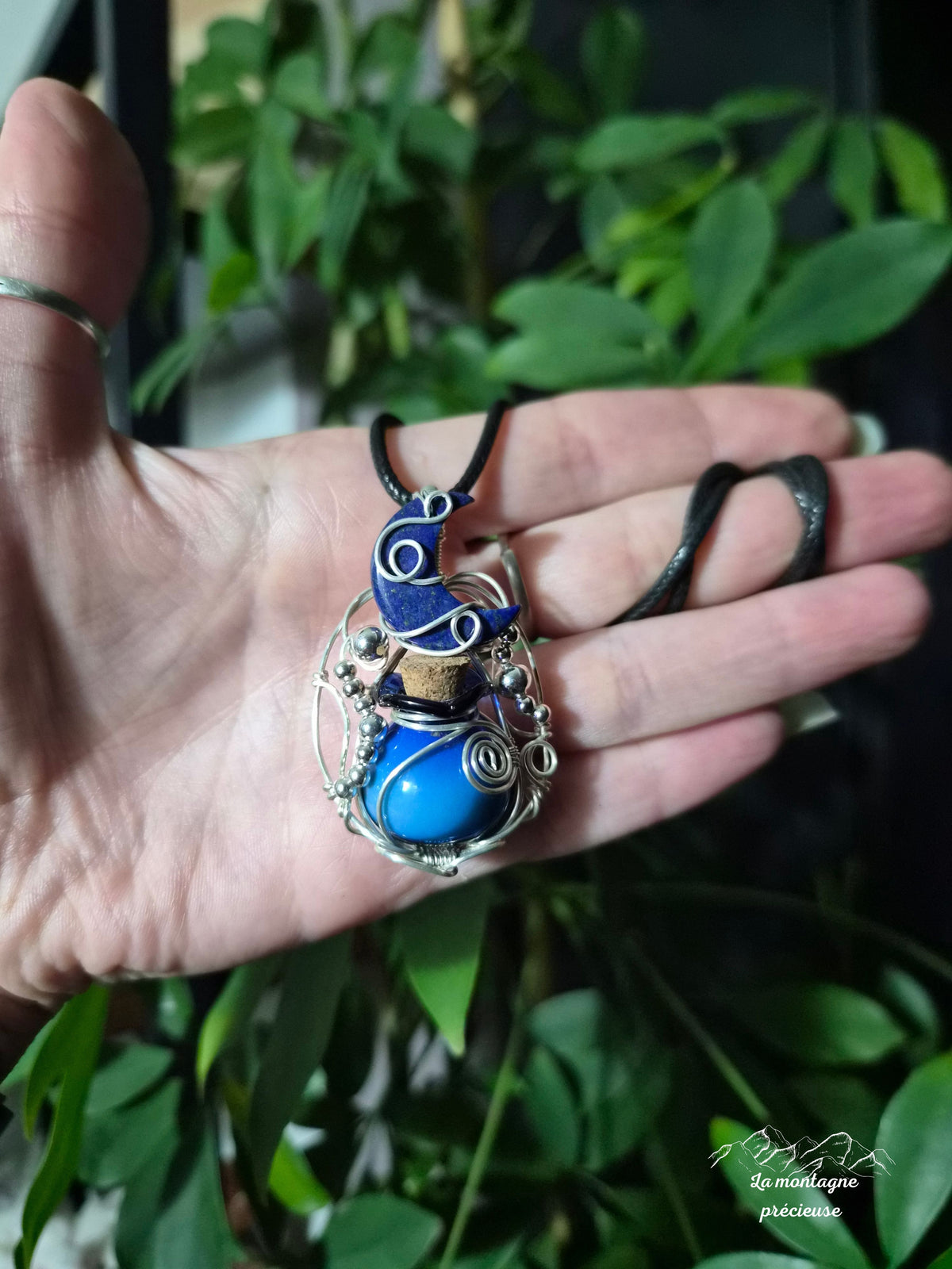 Pendentif "L'Élixir de la Lune Bleue"