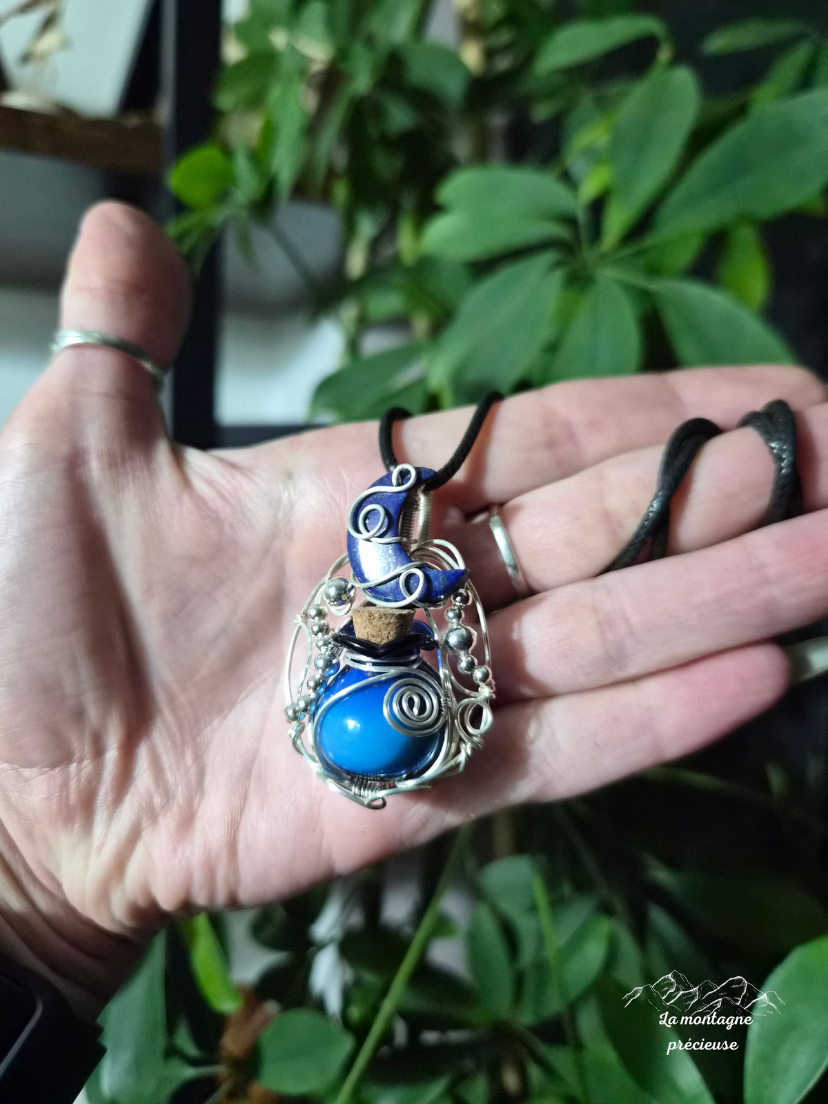 Pendentif "L'Élixir de la Lune Bleue"