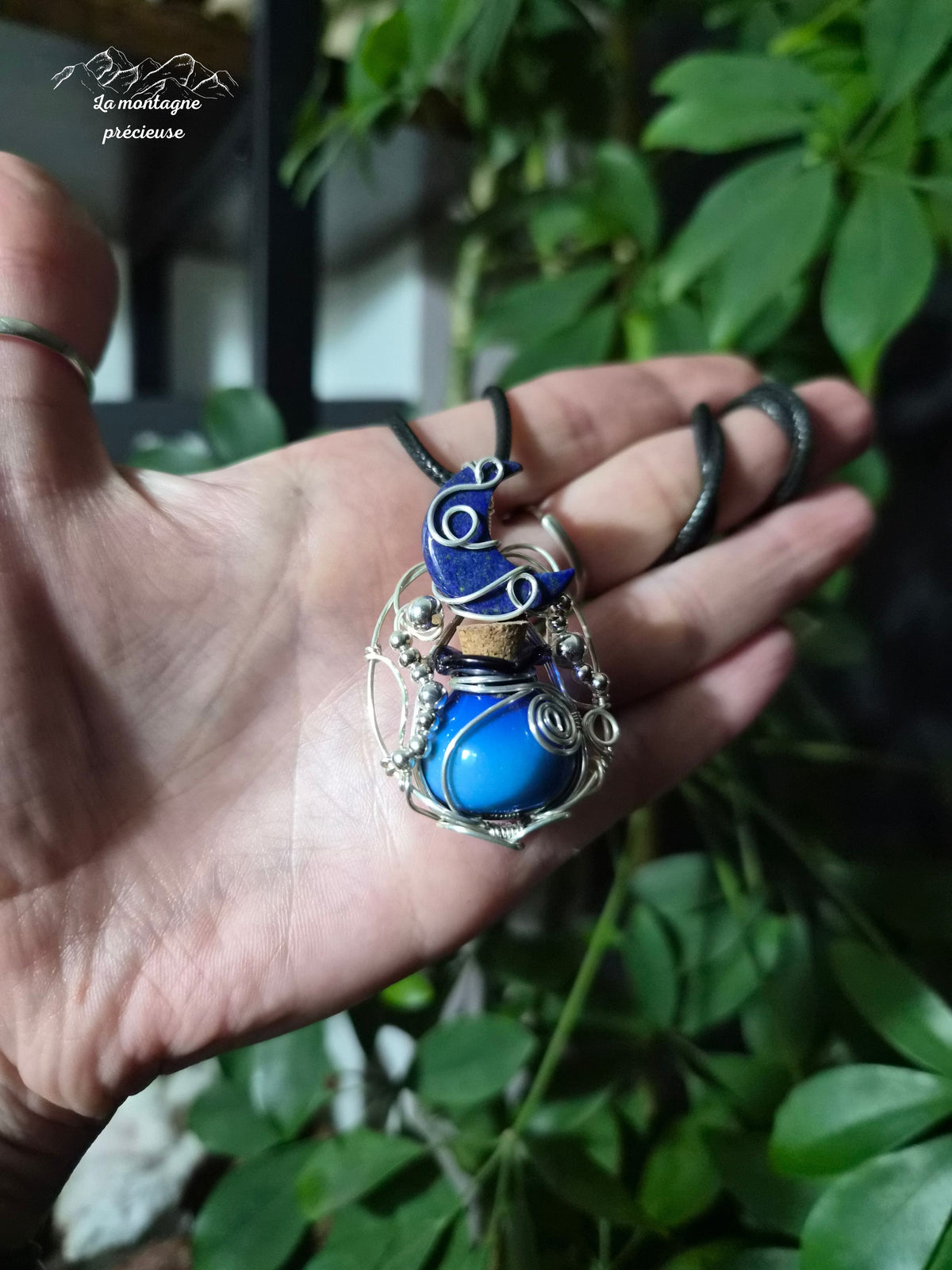 Pendentif "L'Élixir de la Lune Bleue"