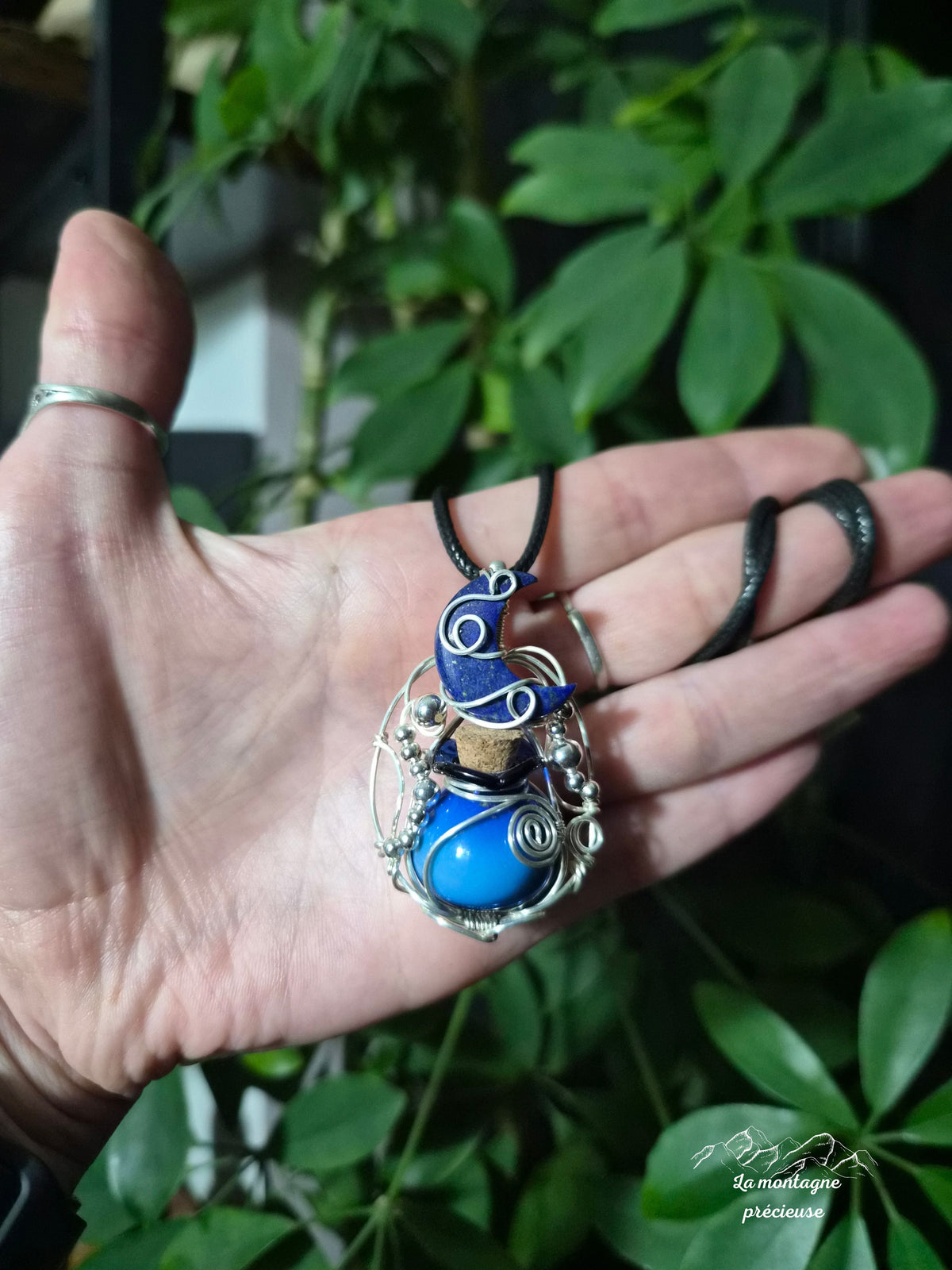 Pendentif "L'Élixir de la Lune Bleue"