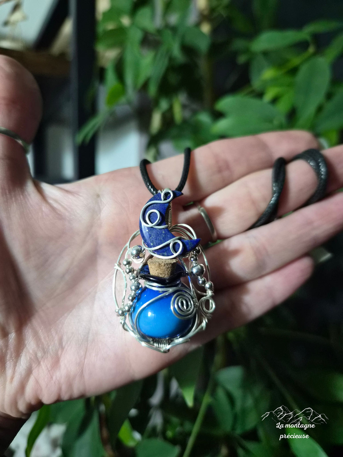 Pendentif "L'Élixir de la Lune Bleue"