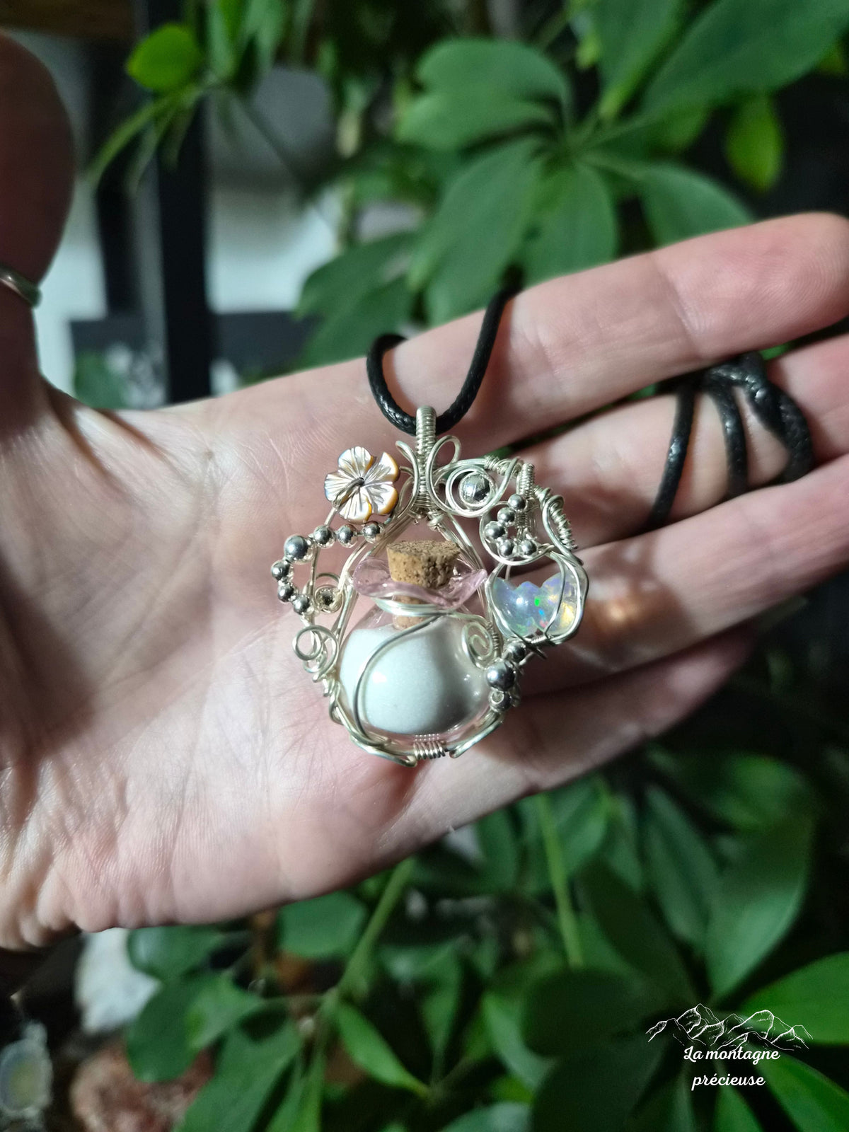 Pendentif "L'Élixir des Ailes de Lumière"